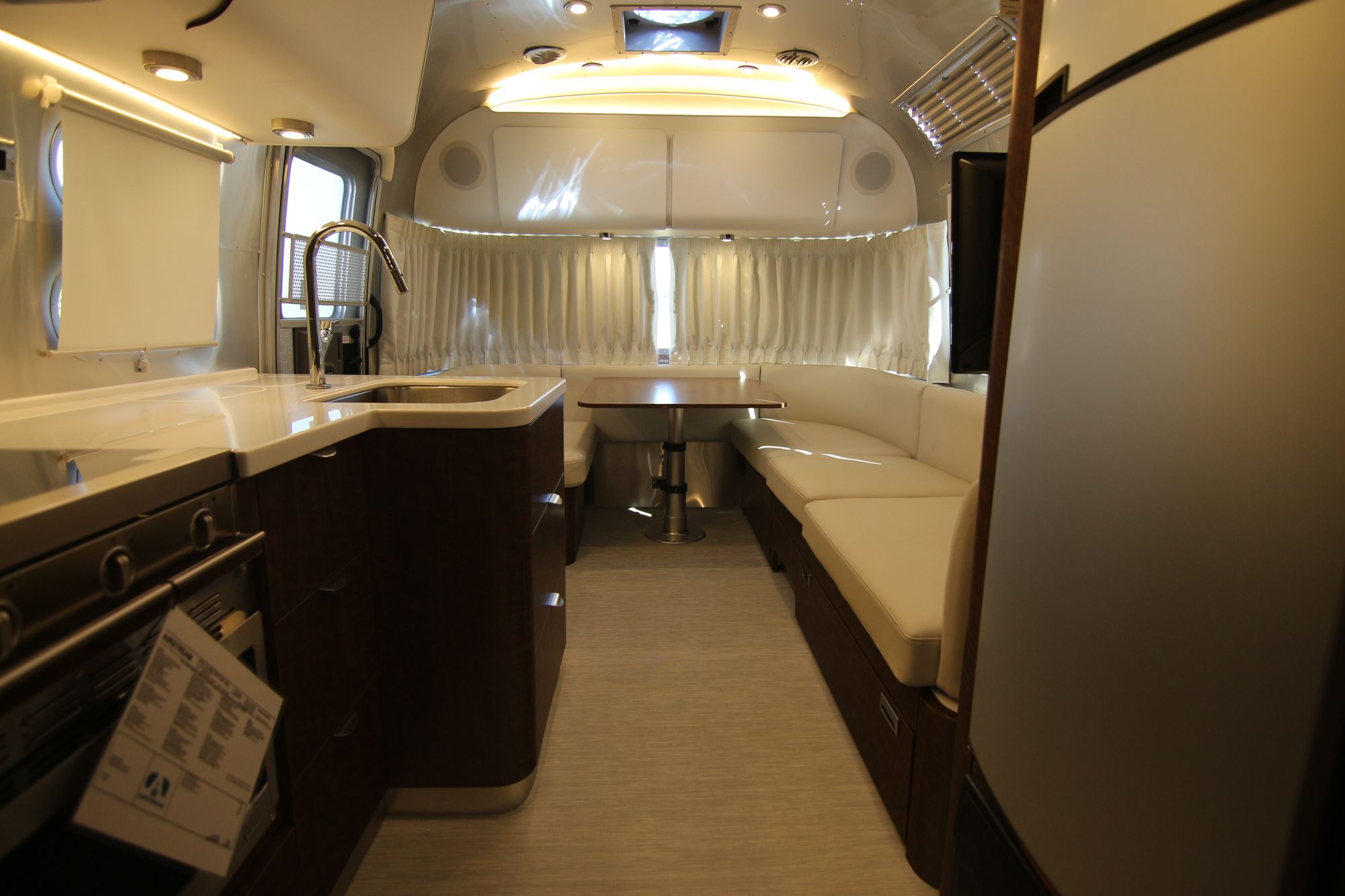 New 2020 Airstream Globetrotter 27FB Travel Trailer  For Sale