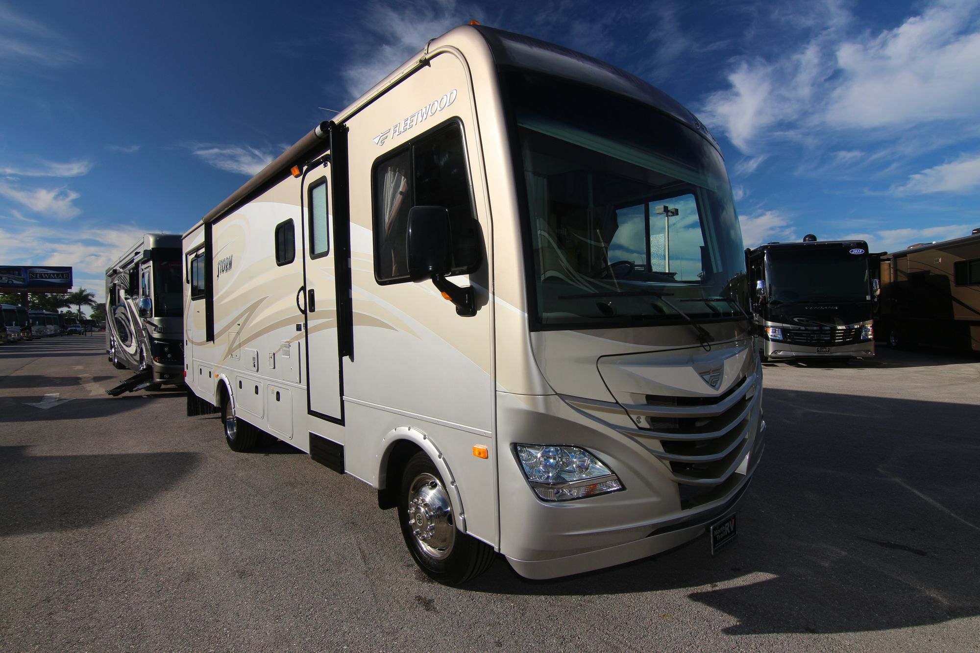 Used 2014 Fleetwood Storm 28F Class A  For Sale