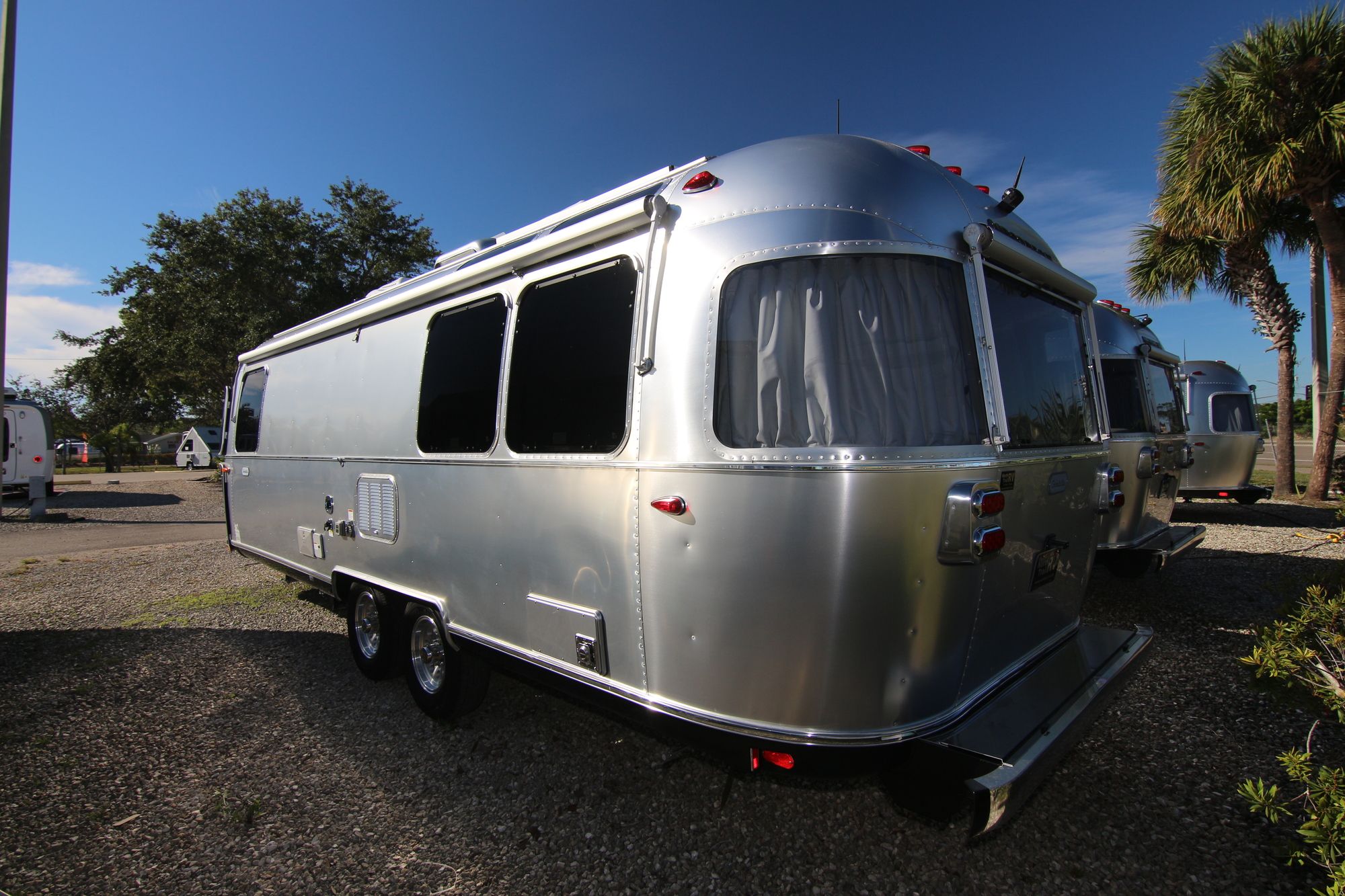 New 2020 Airstream Globetrotter 27FB Travel Trailer  For Sale