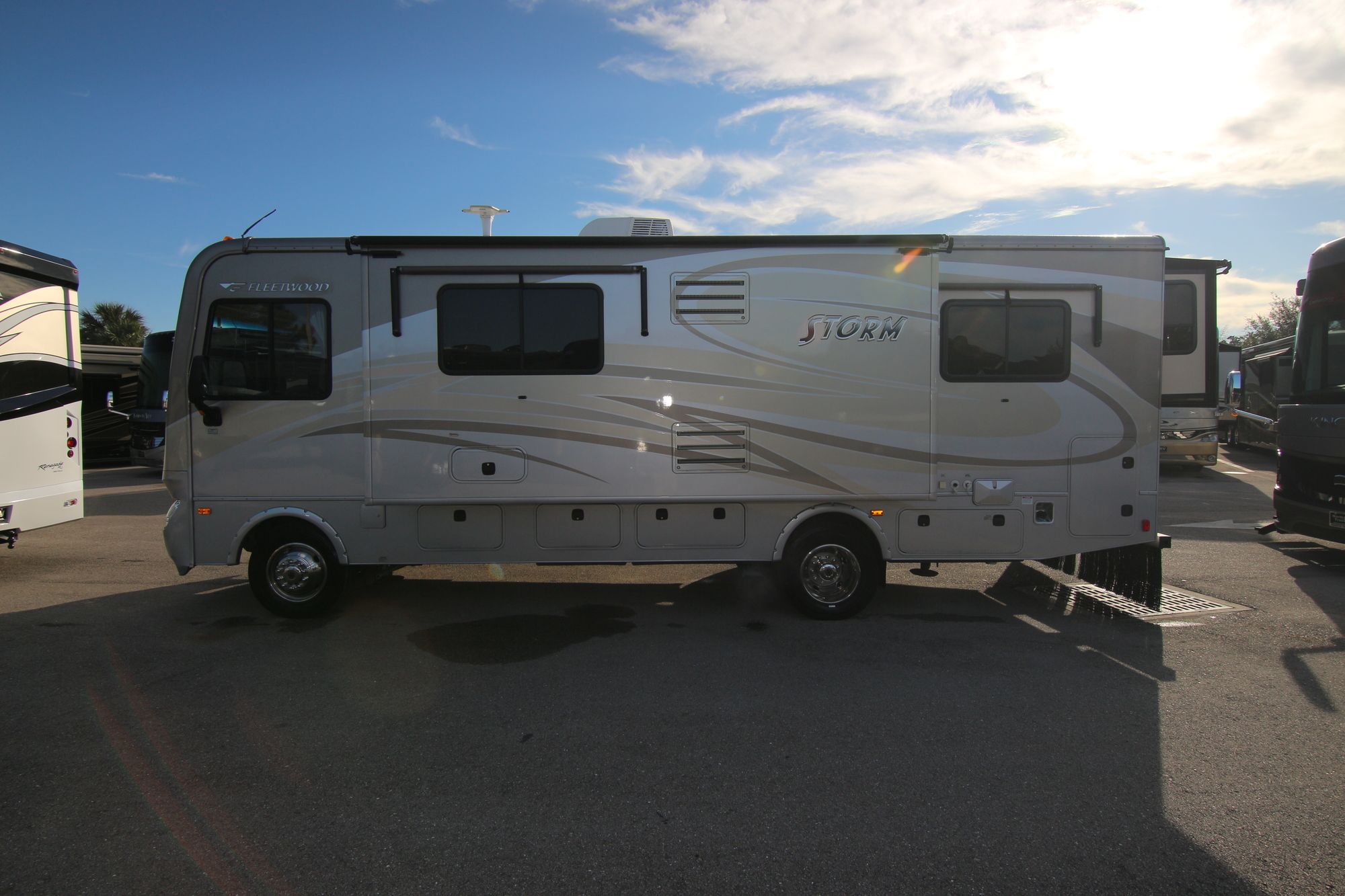 Used 2014 Fleetwood Storm 28F Class A  For Sale