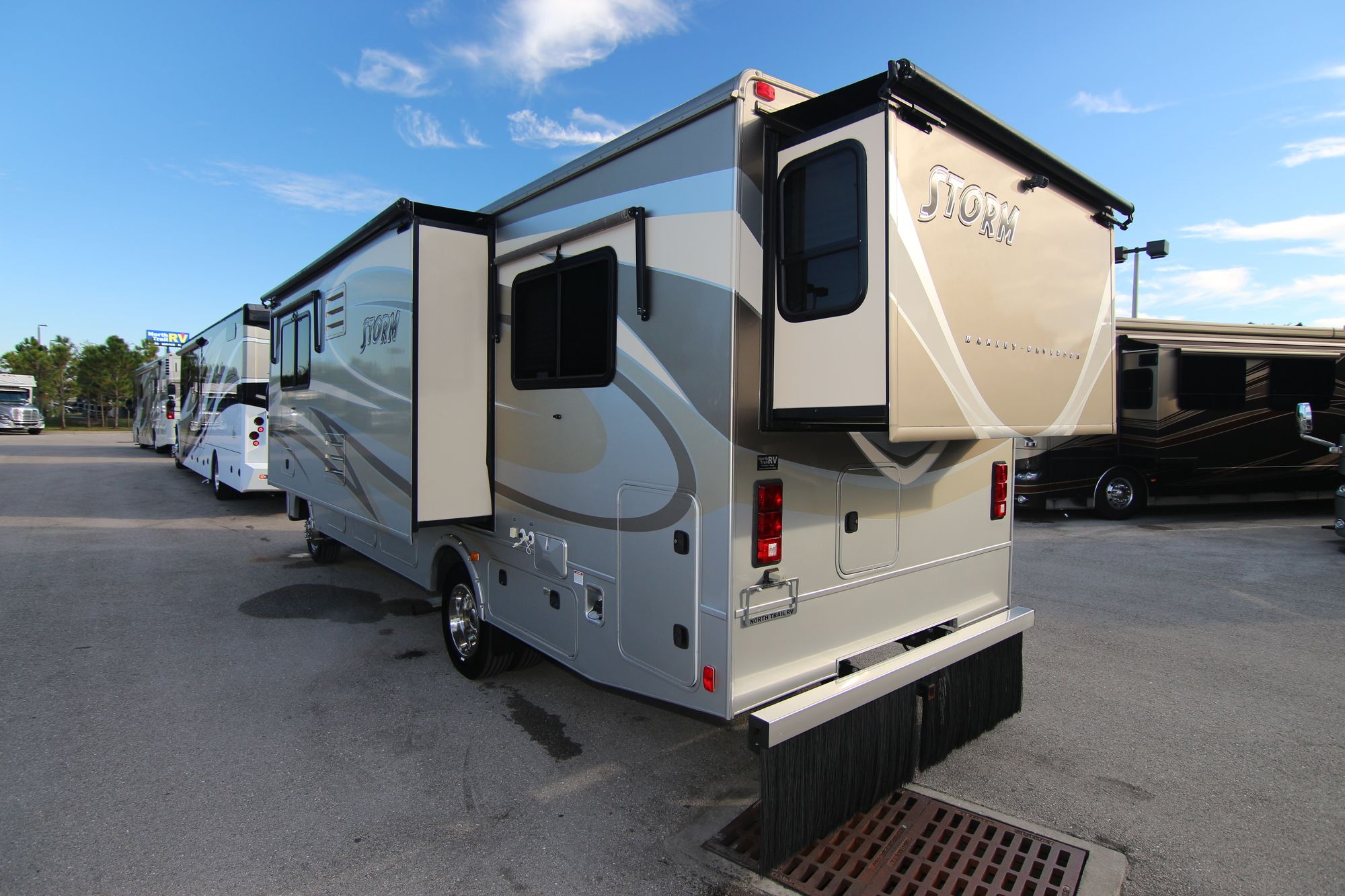 Used 2014 Fleetwood Storm 28F Class A  For Sale