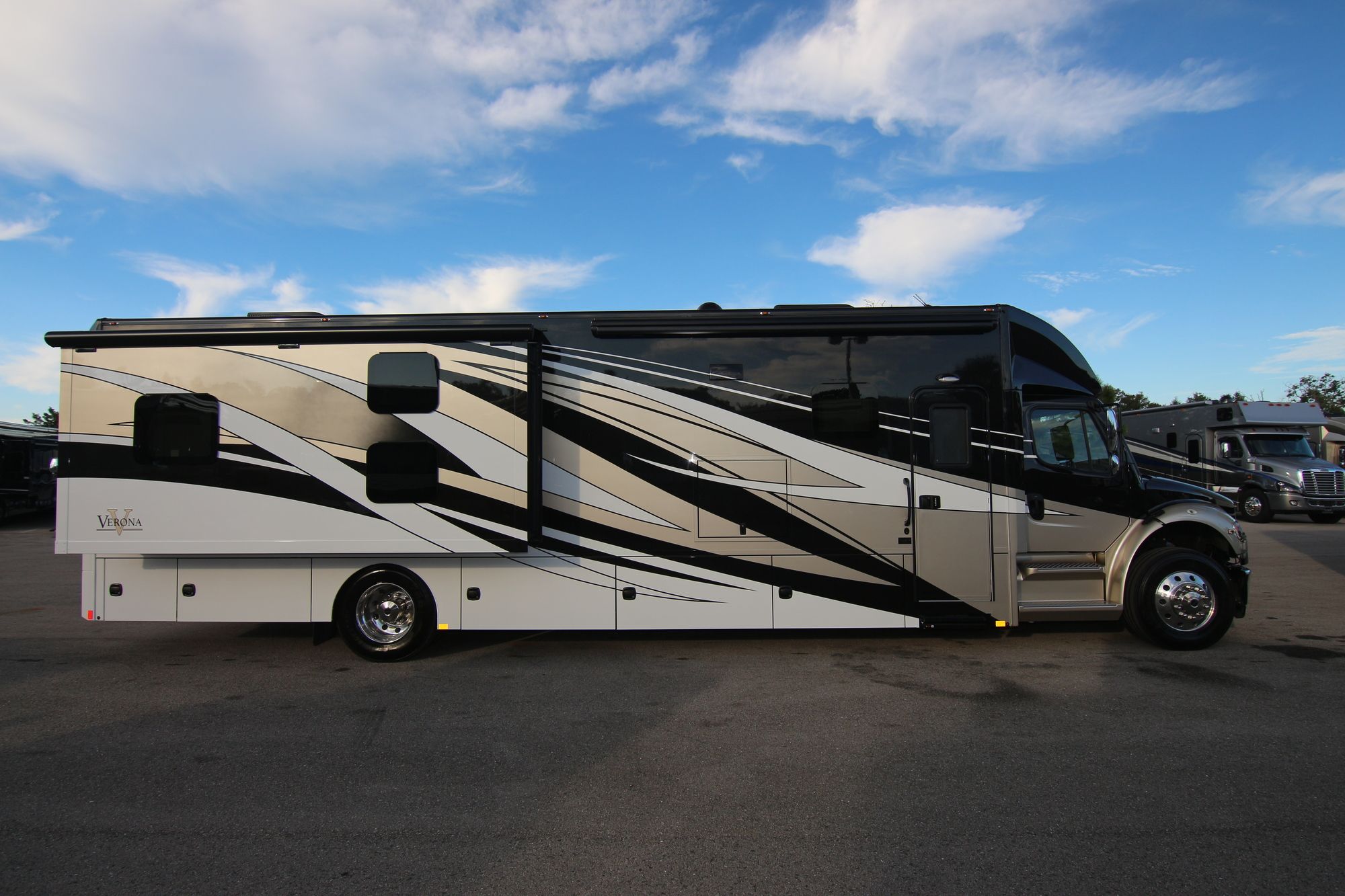 New 2020 Renegade Rv Verona 40VBH Super C  For Sale