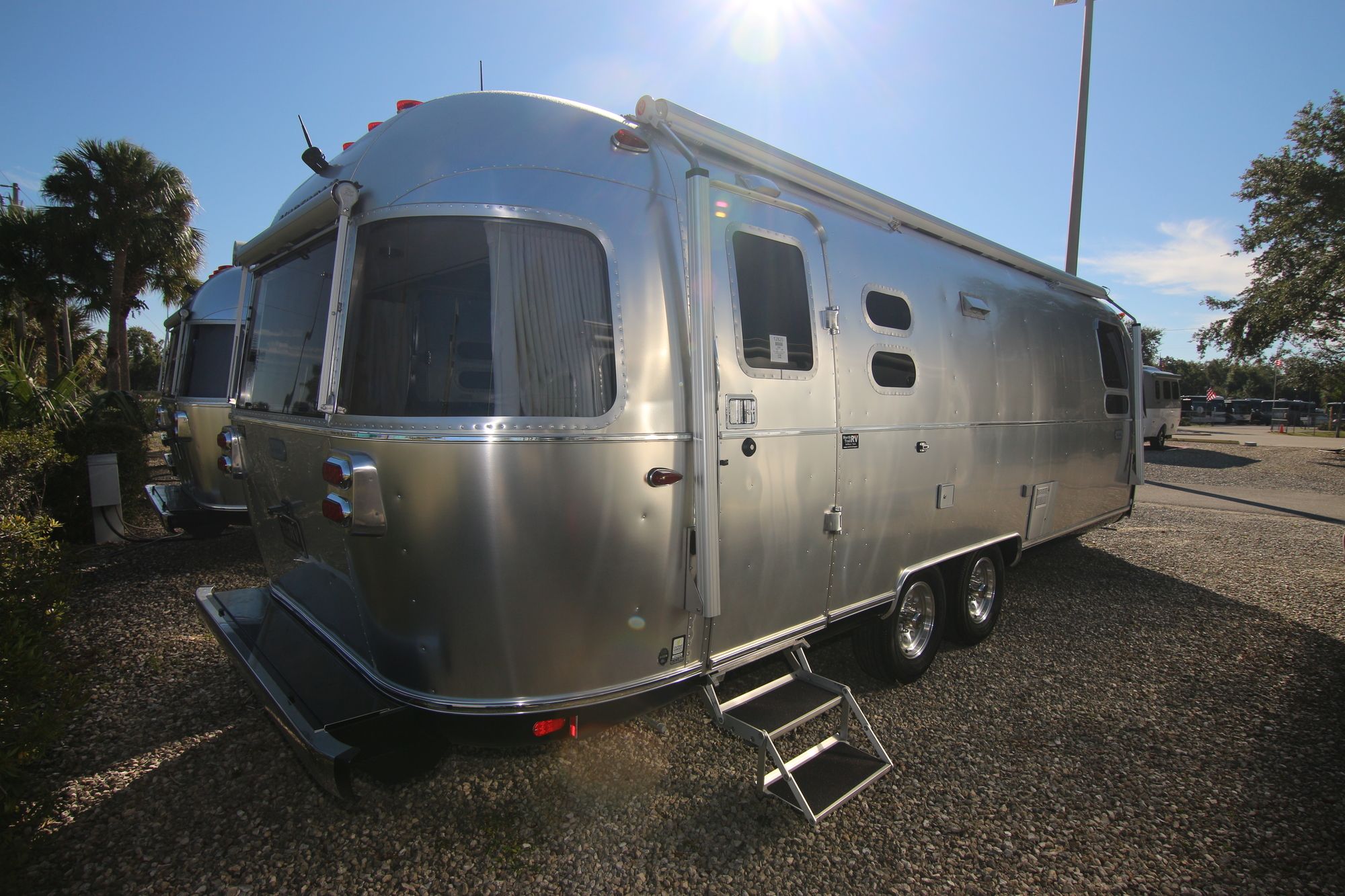 New 2020 Airstream Globetrotter 27FB Travel Trailer  For Sale