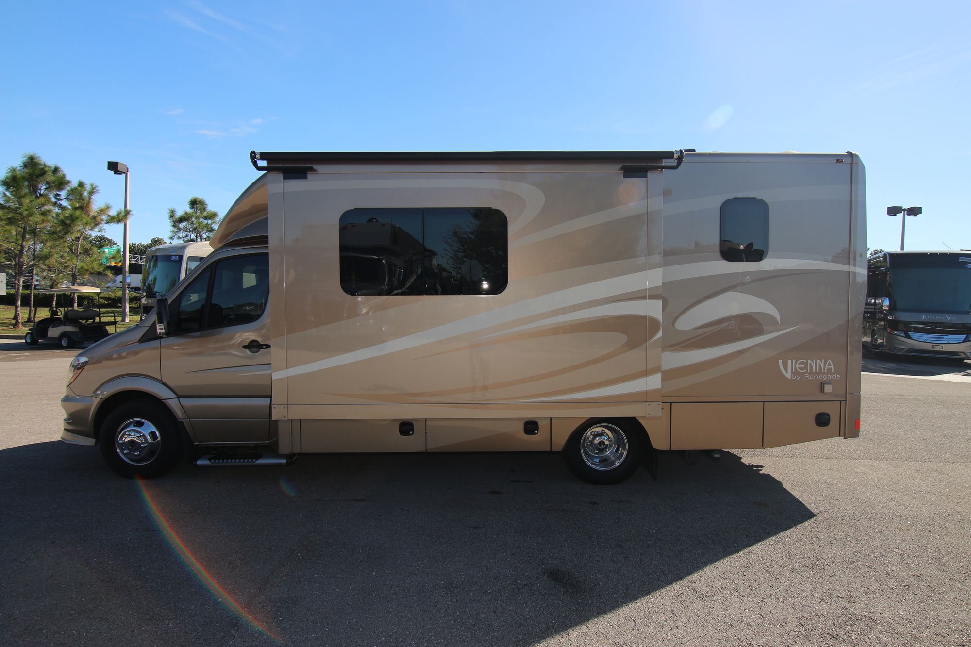 Used 2018 Renegade Rv Vienna 25VUCB Class C  For Sale