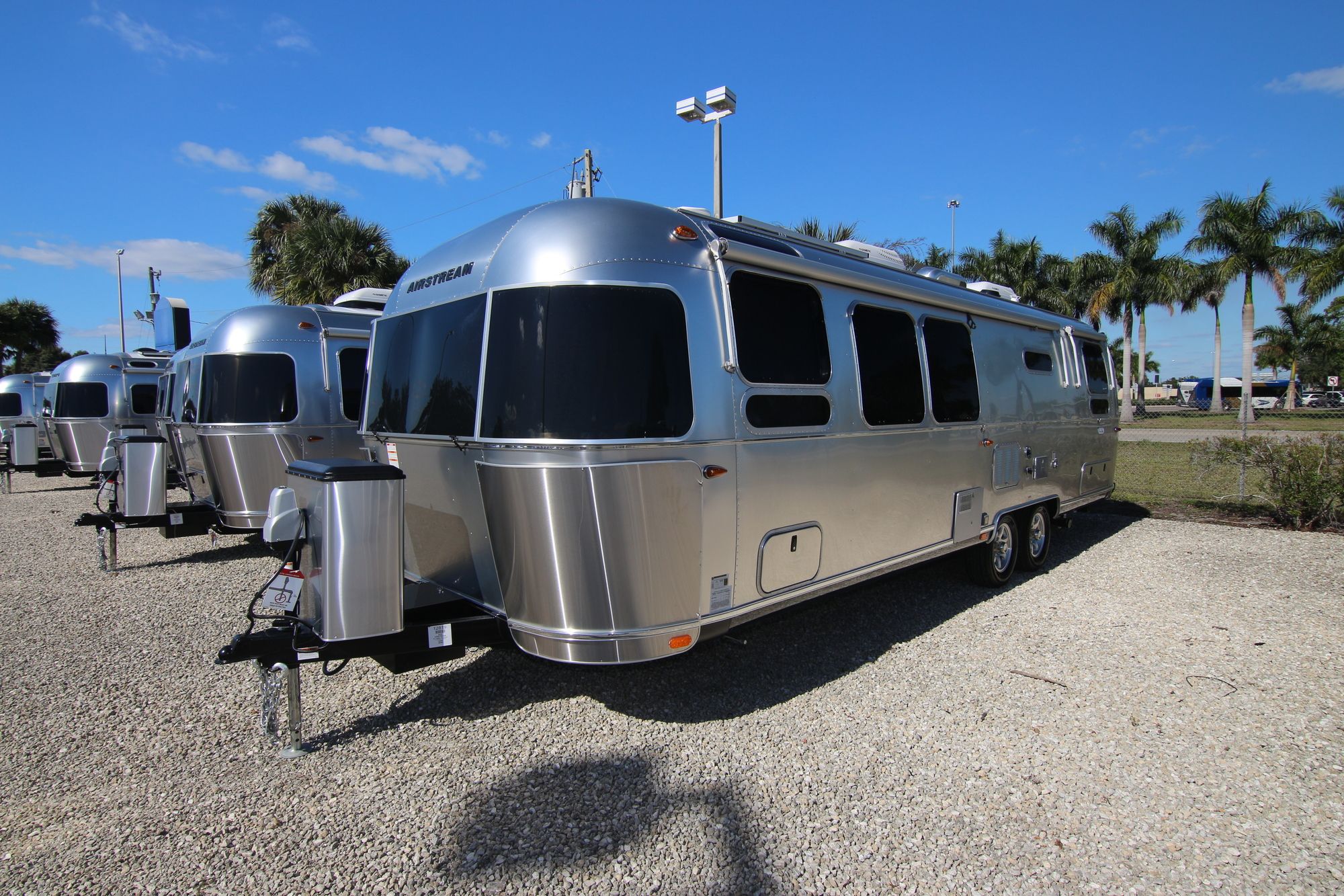 New 2020 Airstream Flying Cloud 30RB Travel Trailer  For Sale