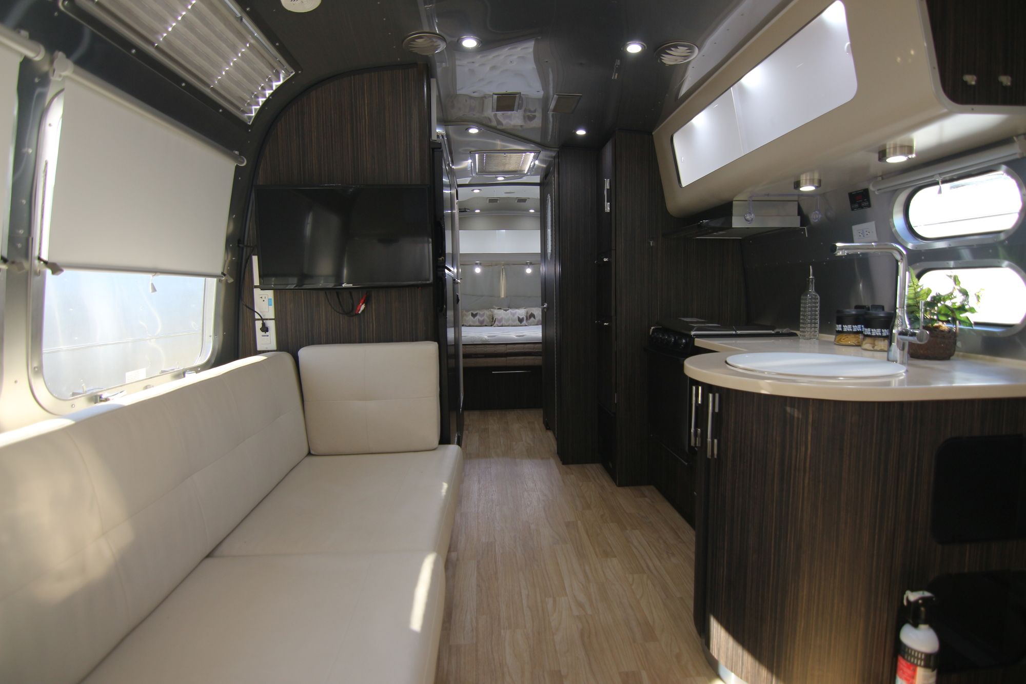 Used 2017 Airstream Intl Signature 27FB Travel Trailer  For Sale