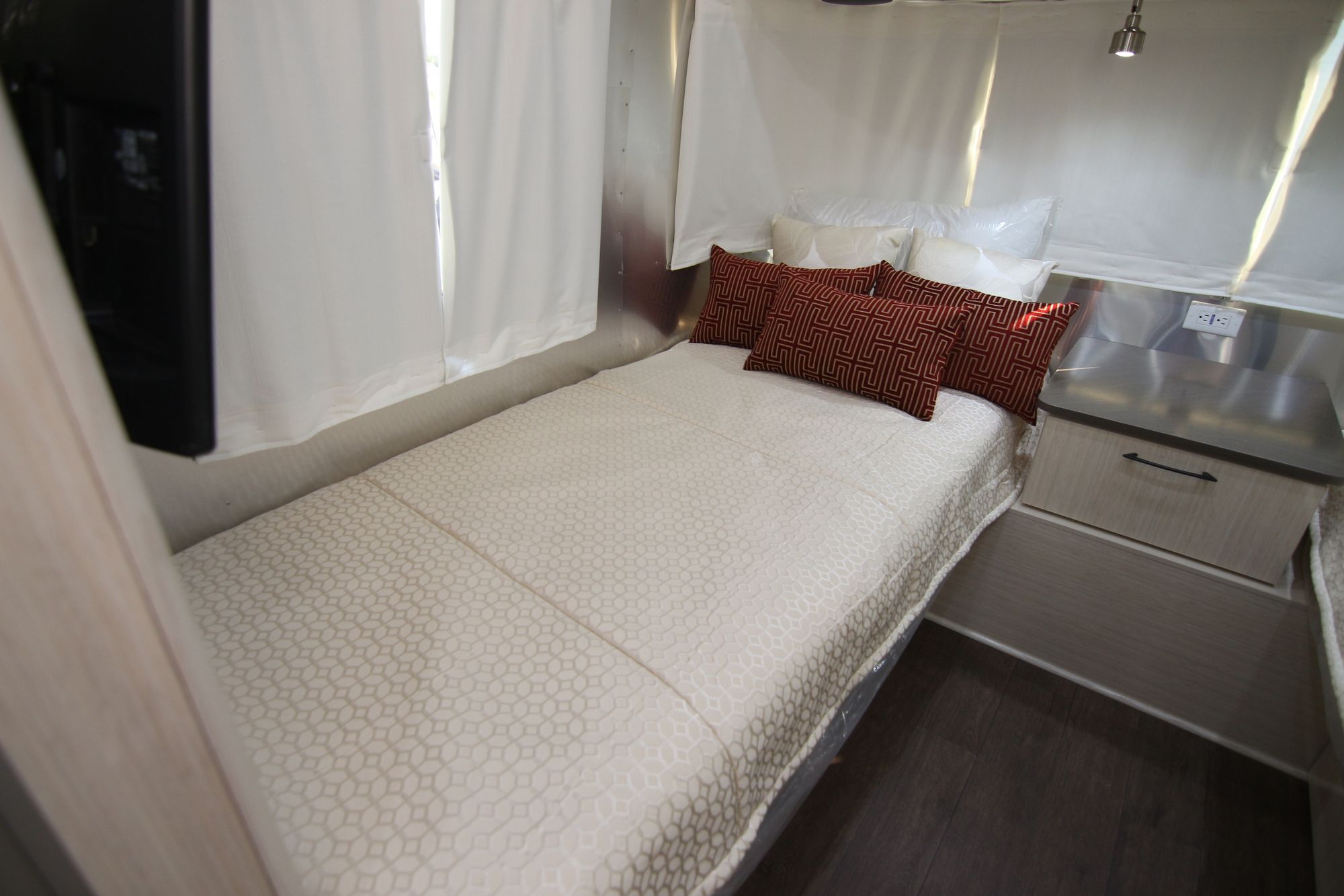 New 2020 Airstream Intl Serenity 25FB Travel Trailer  For Sale