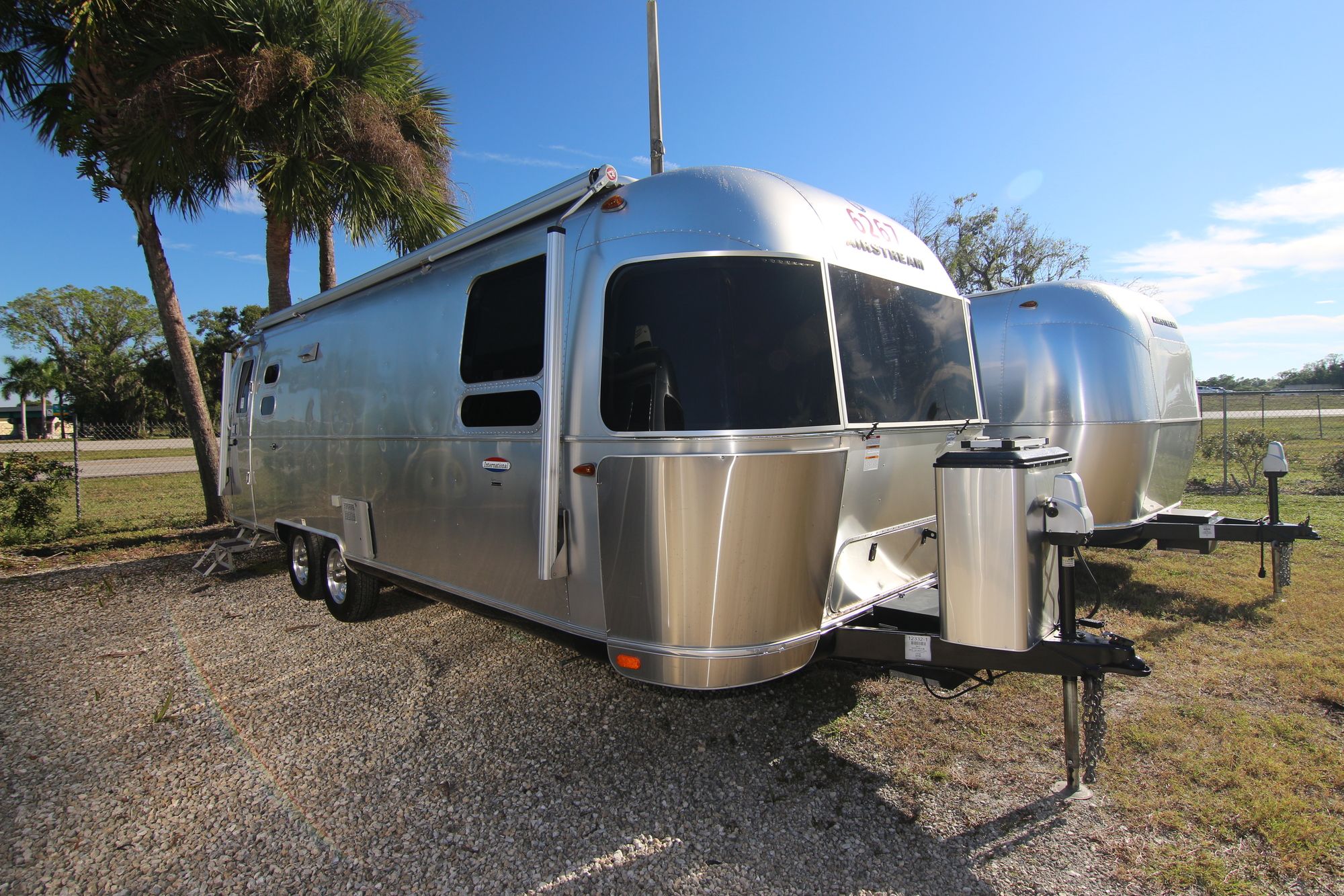 Used 2017 Airstream Intl Signature 27FB Travel Trailer  For Sale