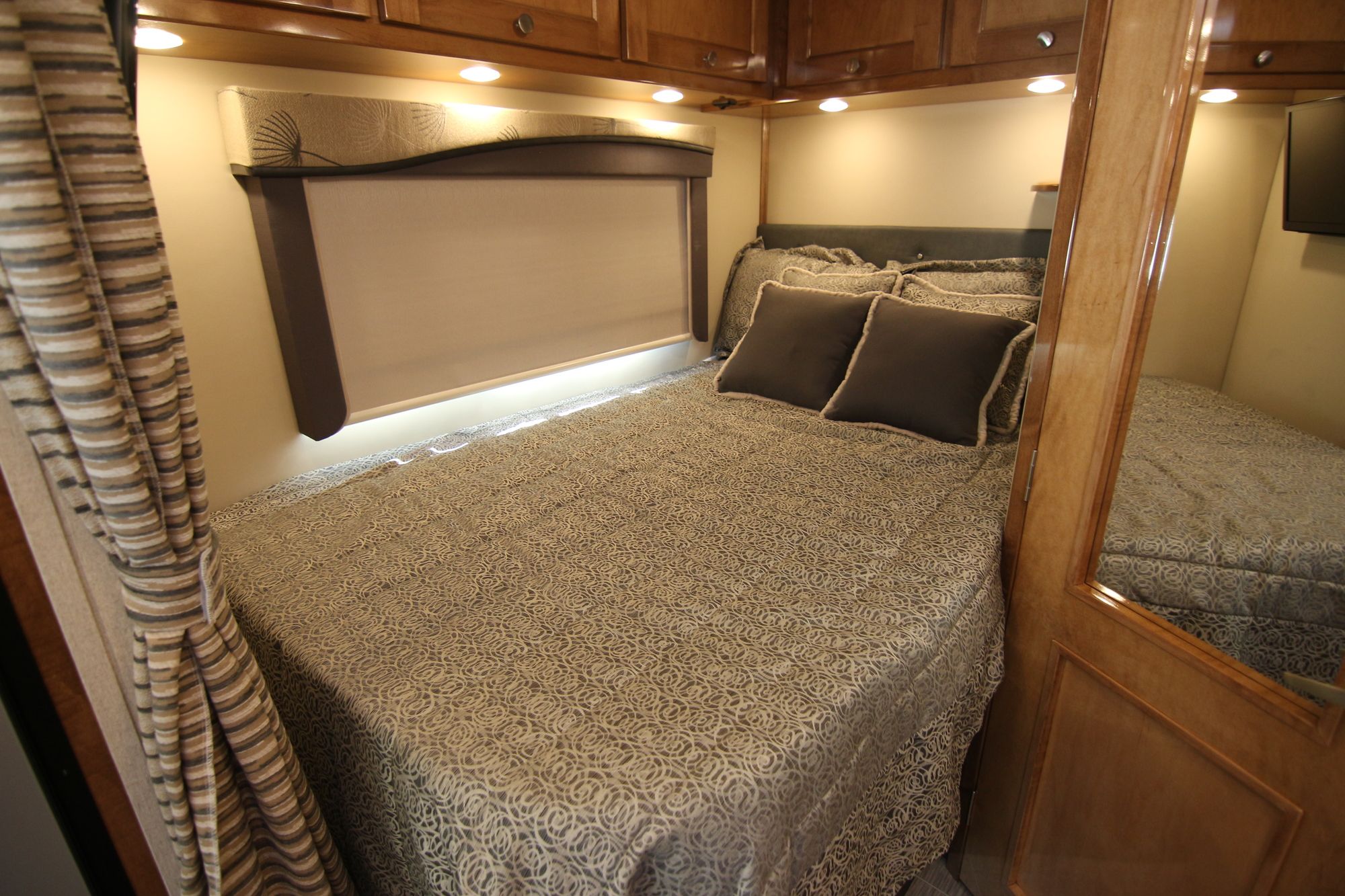 Used 2018 Renegade Rv Vienna 25VUCB Class C  For Sale