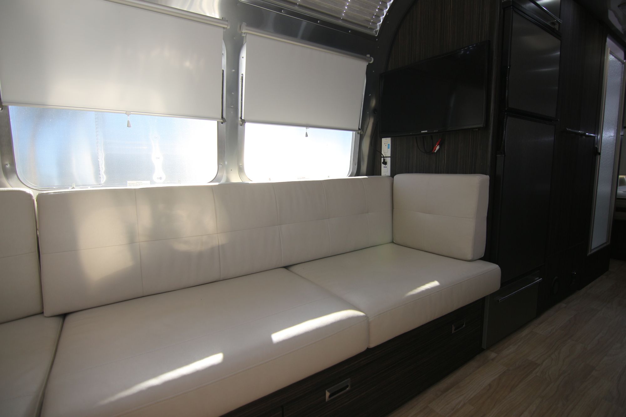 Used 2017 Airstream Intl Signature 27FB Travel Trailer  For Sale