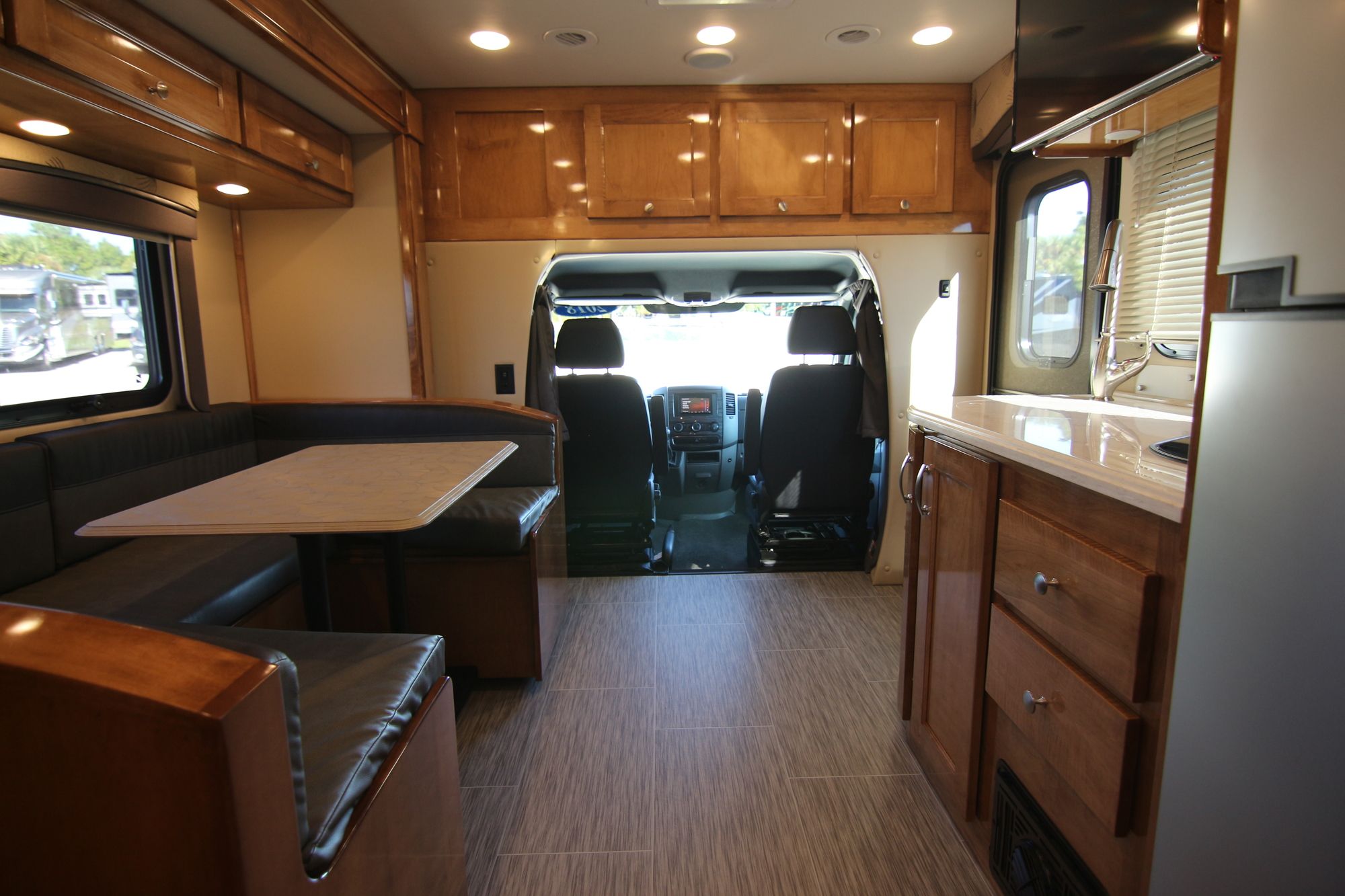 Used 2018 Renegade Rv Vienna 25VUCB Class C  For Sale