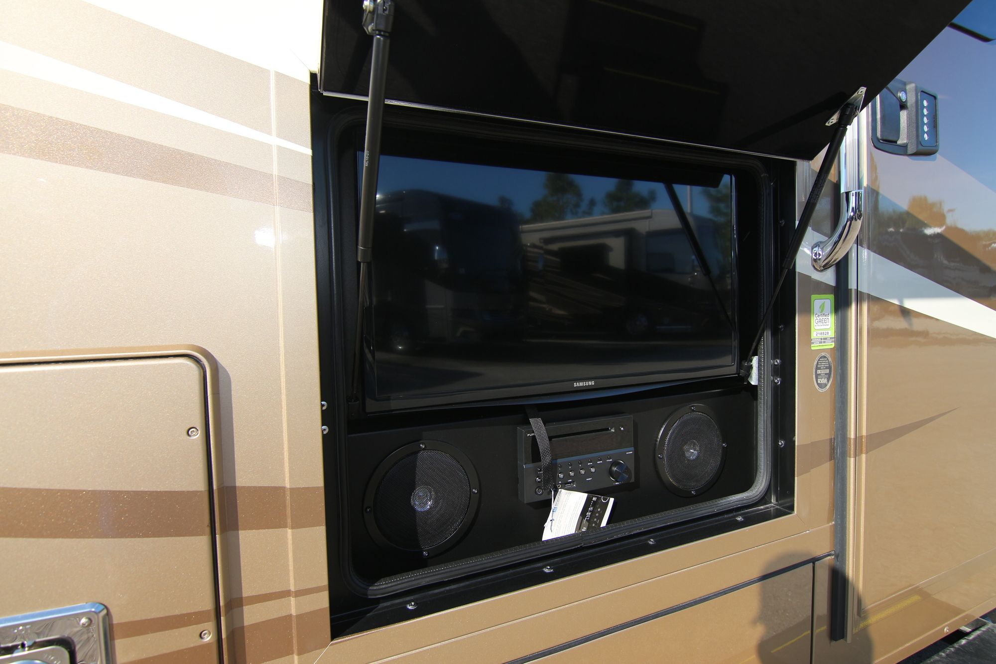 Used 2018 Renegade Rv Vienna 25VUCB Class C  For Sale