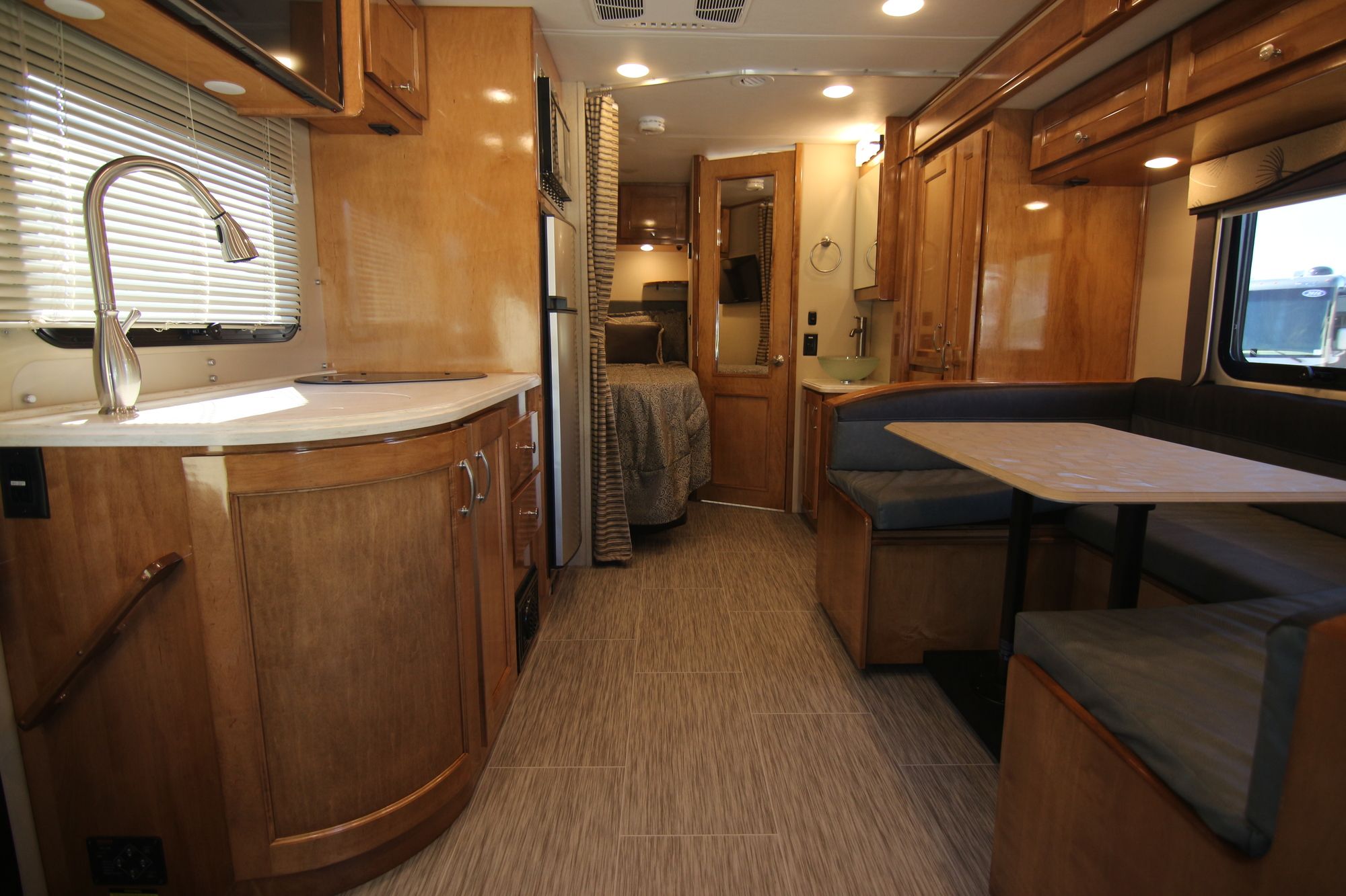 Used 2018 Renegade Rv Vienna 25VUCB Class C  For Sale