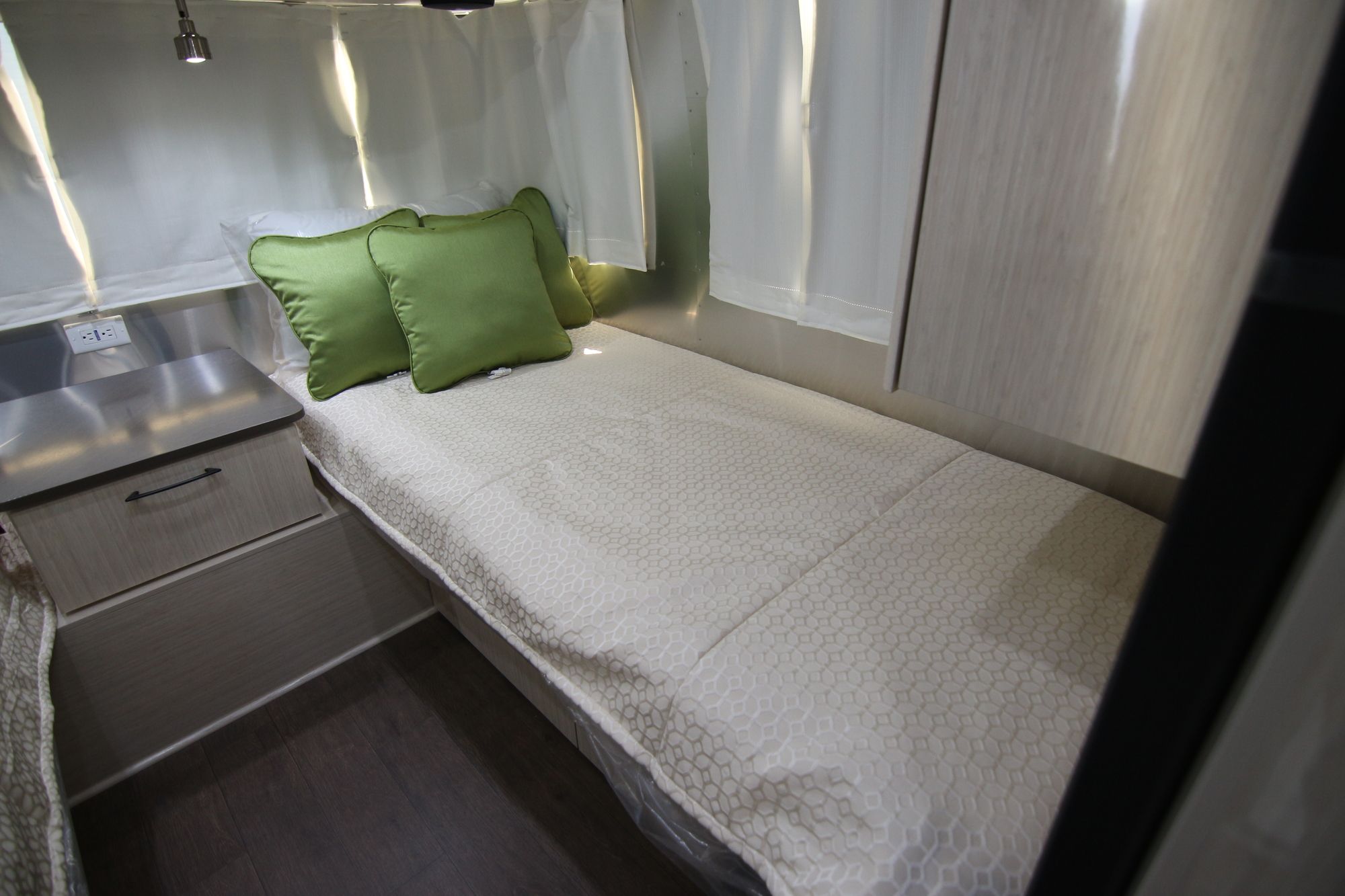 New 2020 Airstream Intl Serenity 25FB Travel Trailer  For Sale