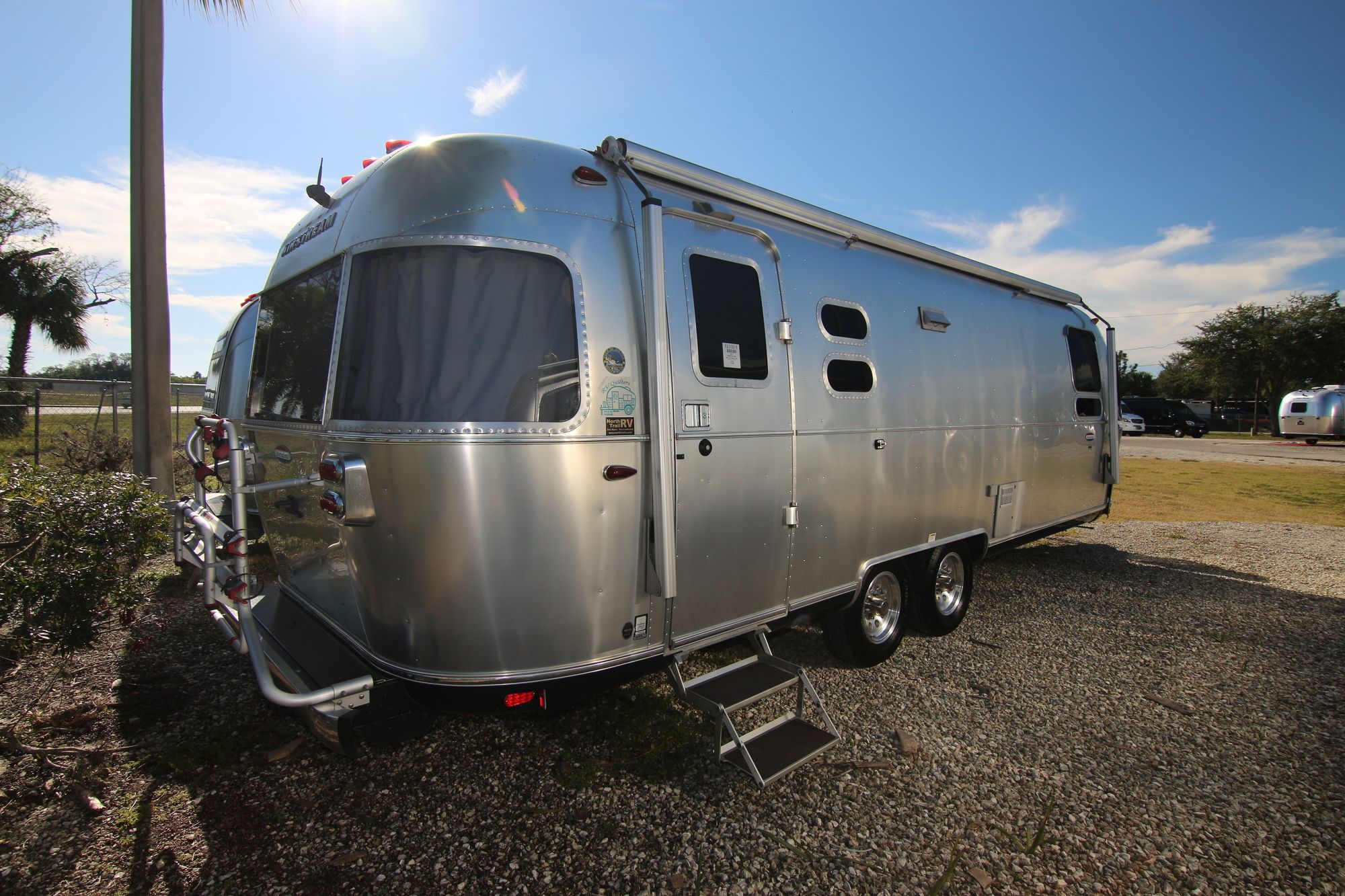 Used 2017 Airstream Intl Signature 27FB Travel Trailer  For Sale