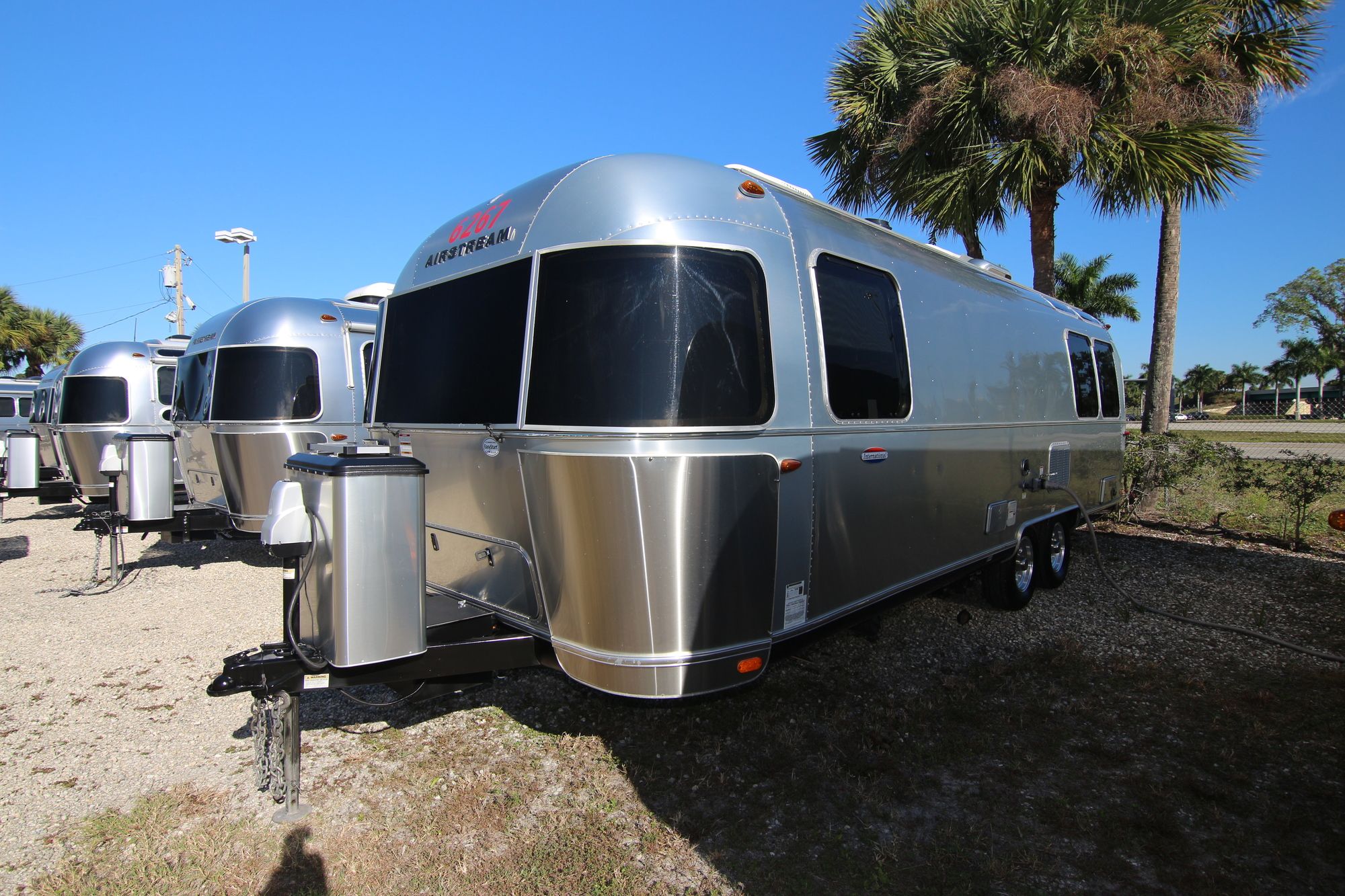 Used 2017 Airstream Intl Signature 27FB Travel Trailer  For Sale