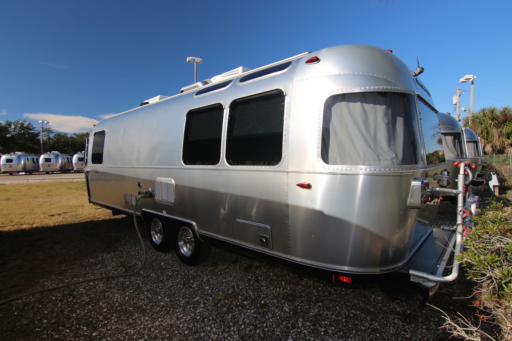 Used 2017 Airstream Intl Signature 27FB Travel Trailer  For Sale