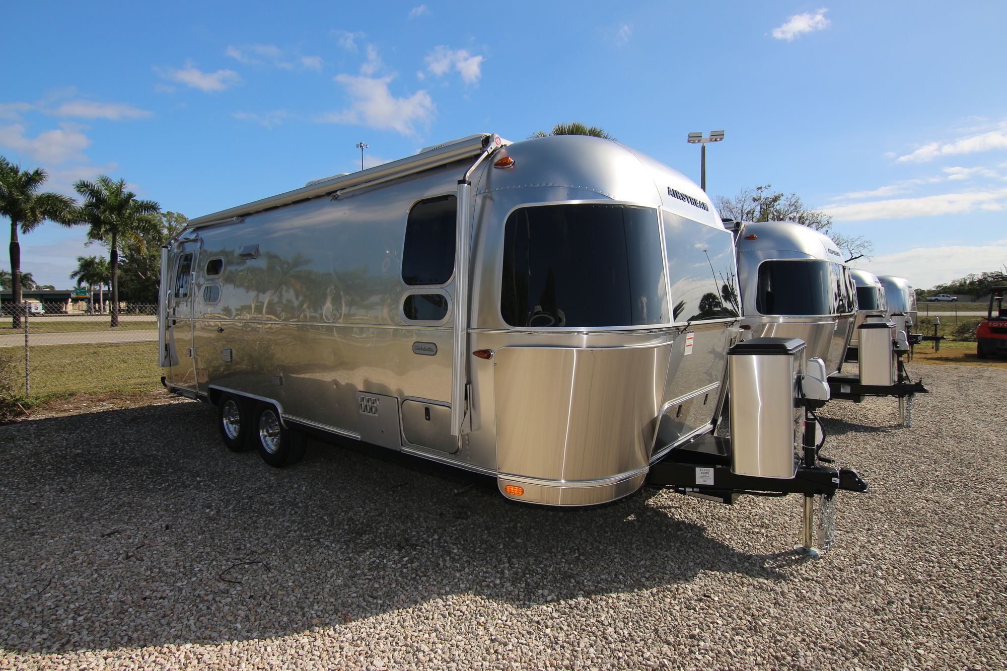 New 2020 Airstream Globetrotter 25FB Travel Trailer  For Sale