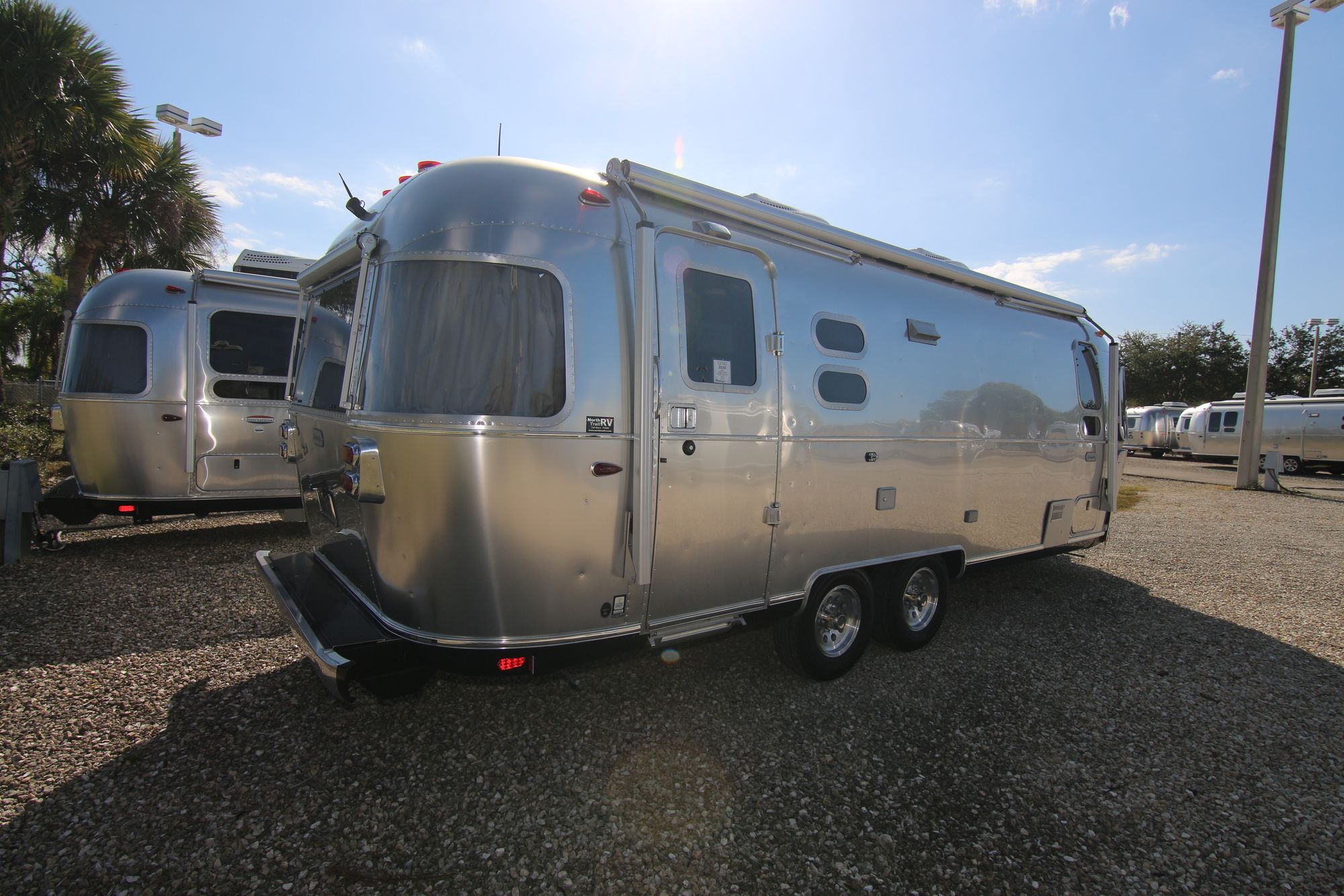 New 2020 Airstream Globetrotter 25FB Travel Trailer  For Sale