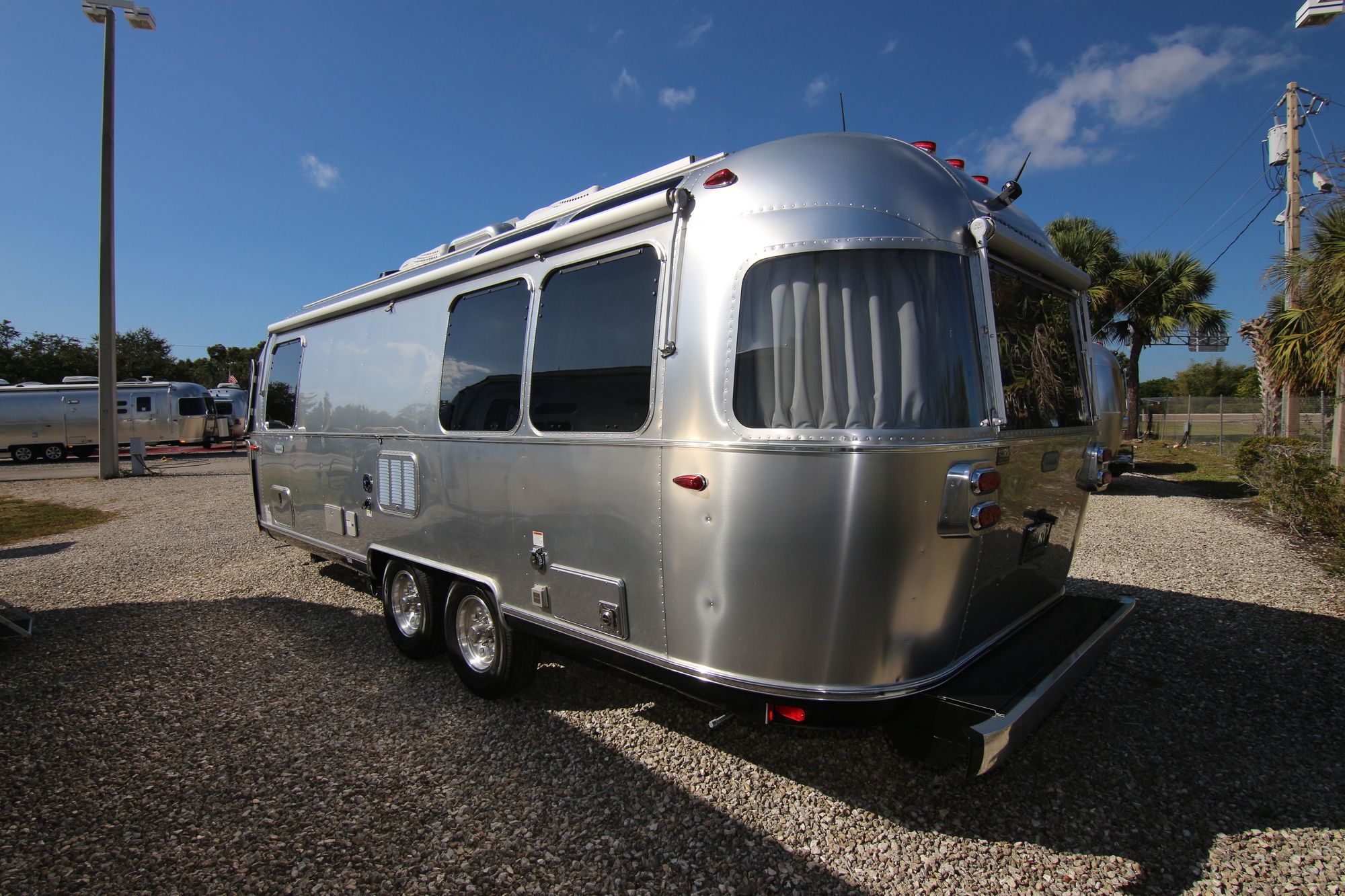 New 2020 Airstream Globetrotter 25FB Travel Trailer  For Sale