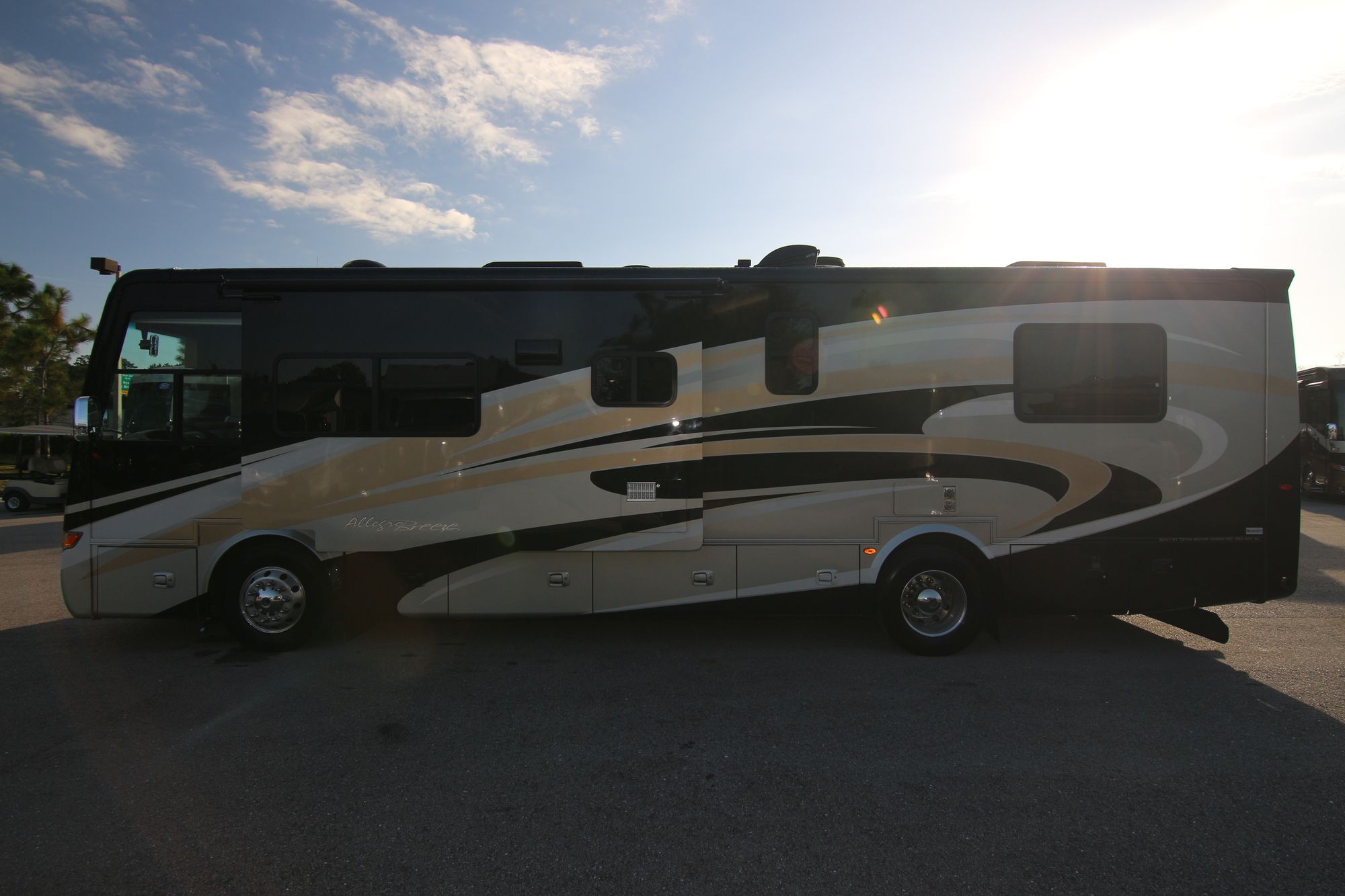 Used 2014 Tiffin Motor Homes Breeze 32BR Class A  For Sale