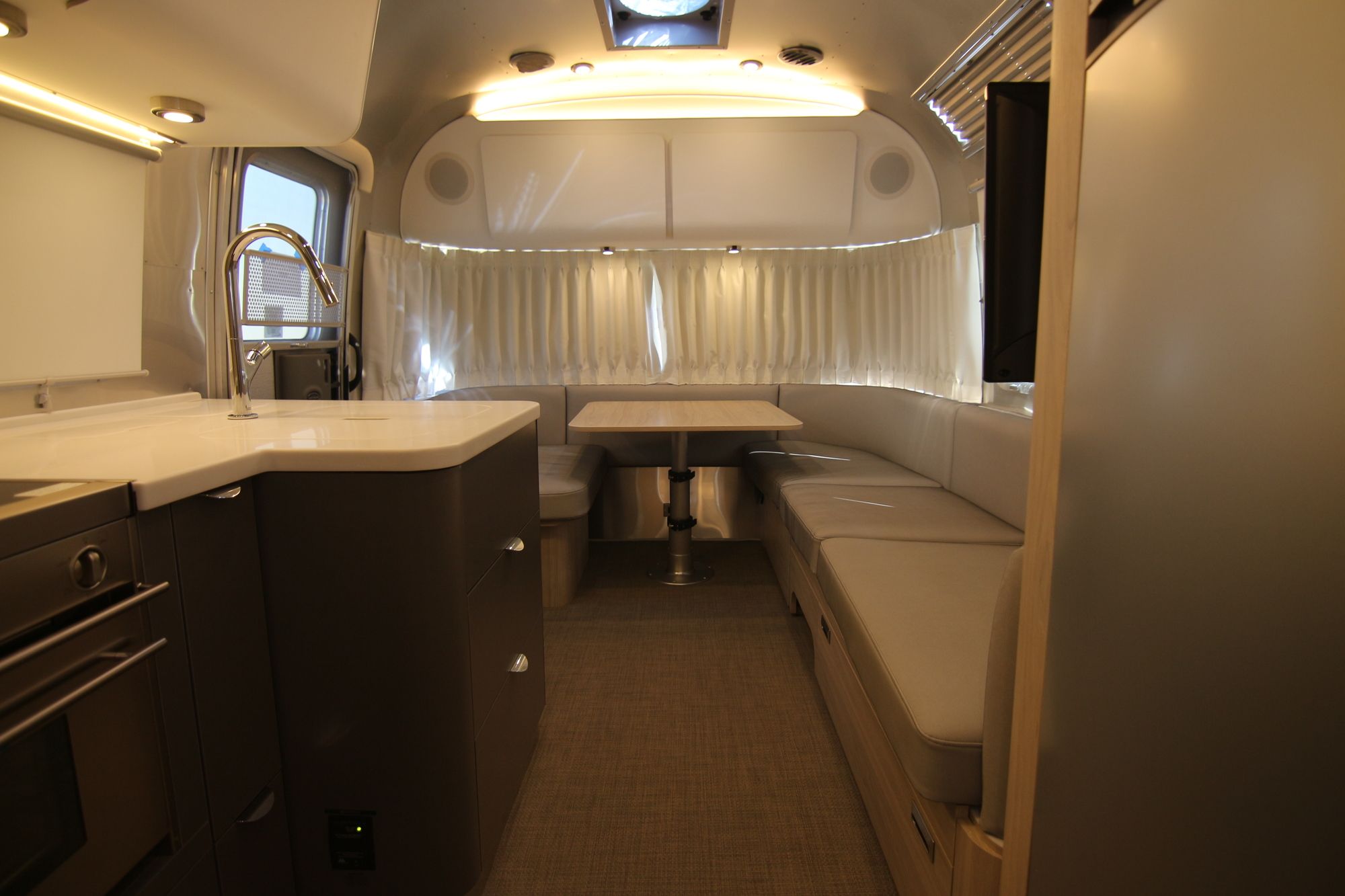 New 2020 Airstream Globetrotter 25FB Travel Trailer  For Sale