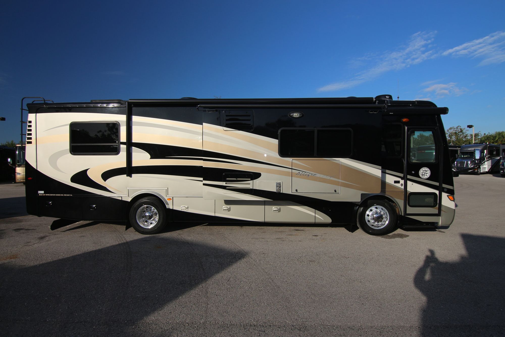 Used 2014 Tiffin Motor Homes Breeze 32BR Class A  For Sale