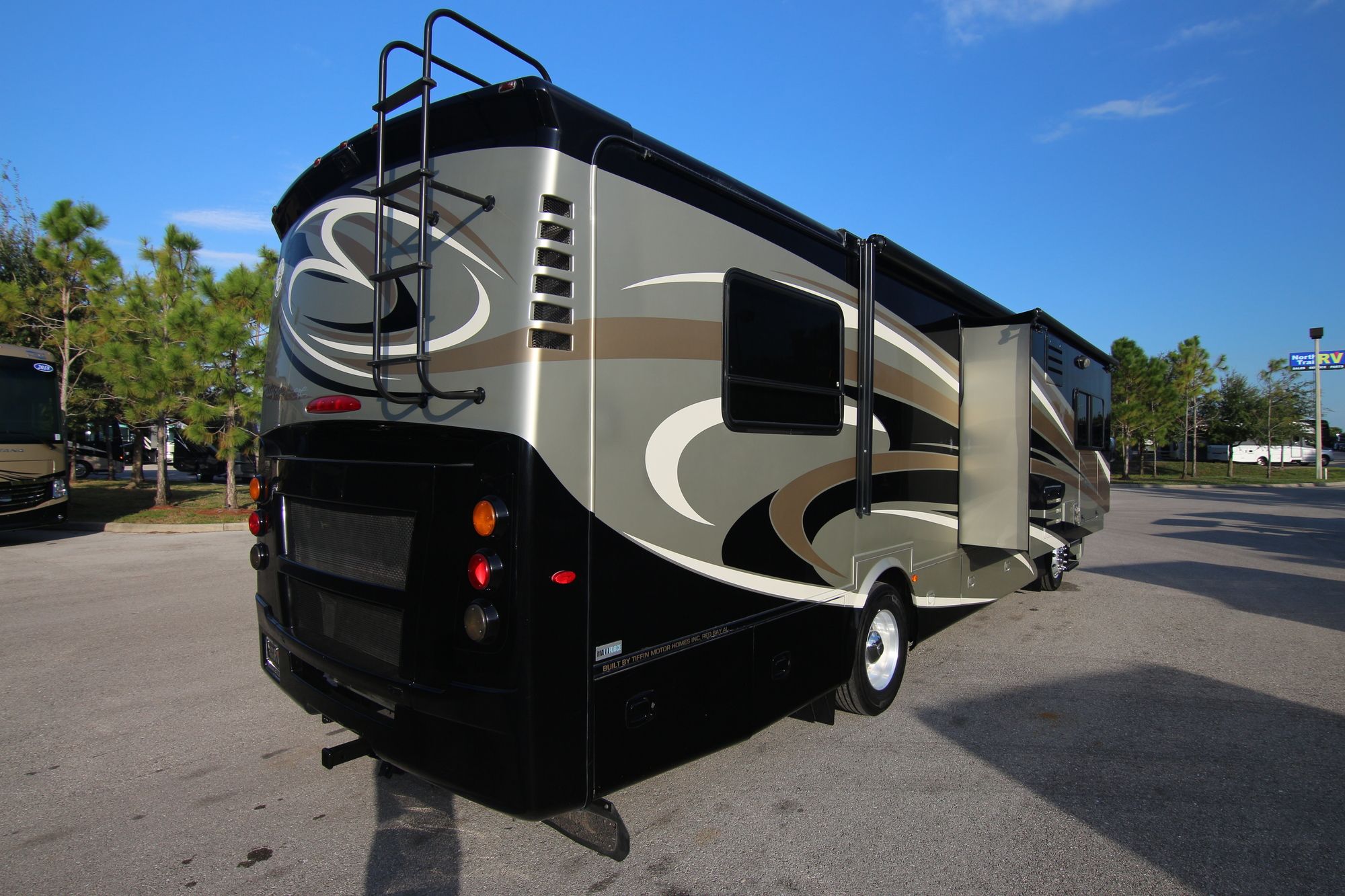 Used 2014 Tiffin Motor Homes Breeze 32BR Class A  For Sale