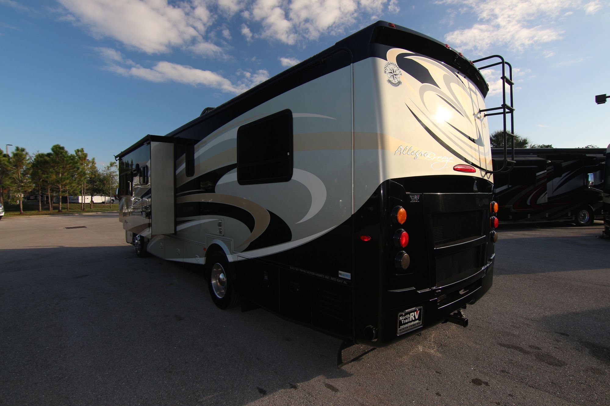 Used 2014 Tiffin Motor Homes Breeze 32BR Class A  For Sale