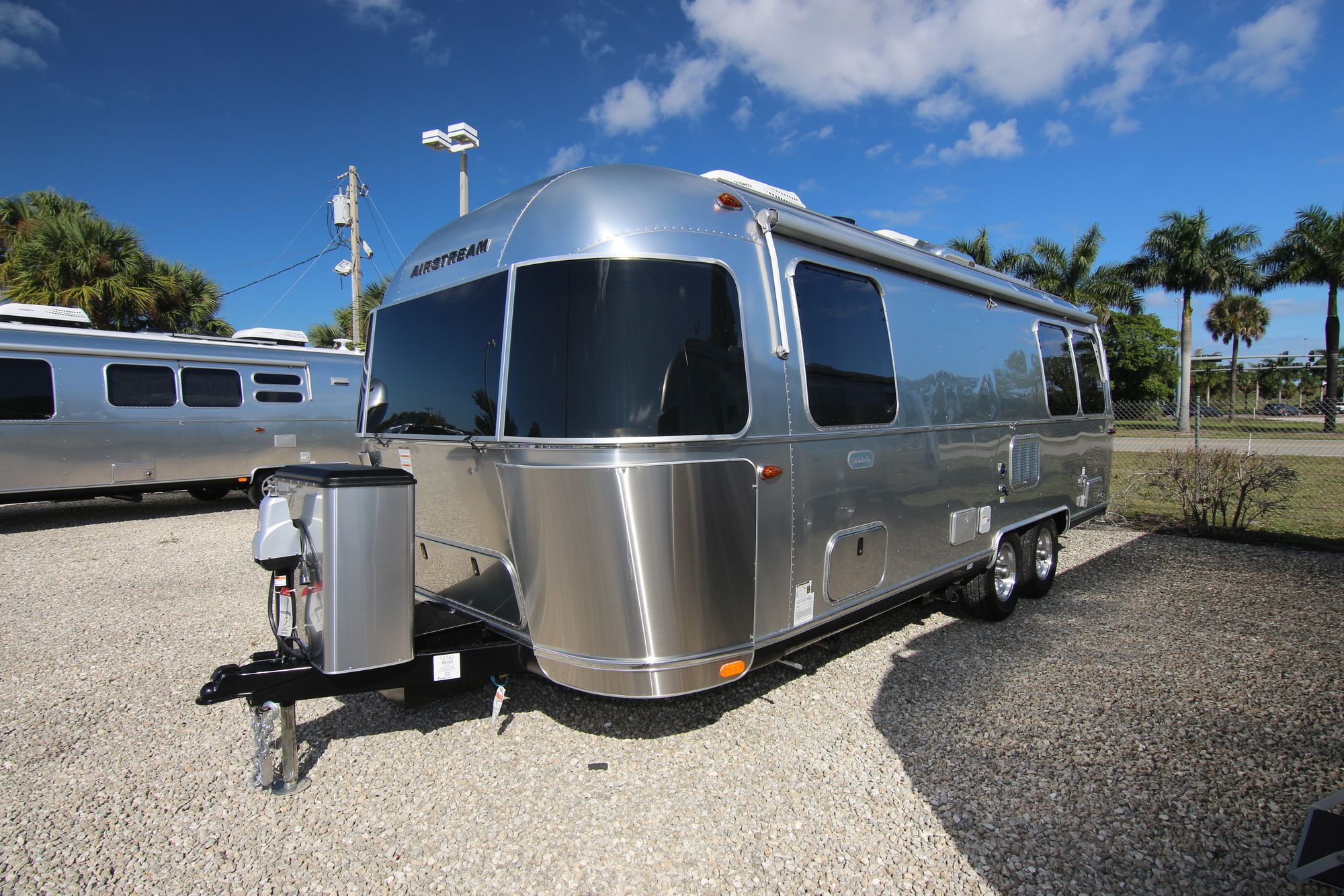 New 2020 Airstream Globetrotter 25FB Travel Trailer  For Sale