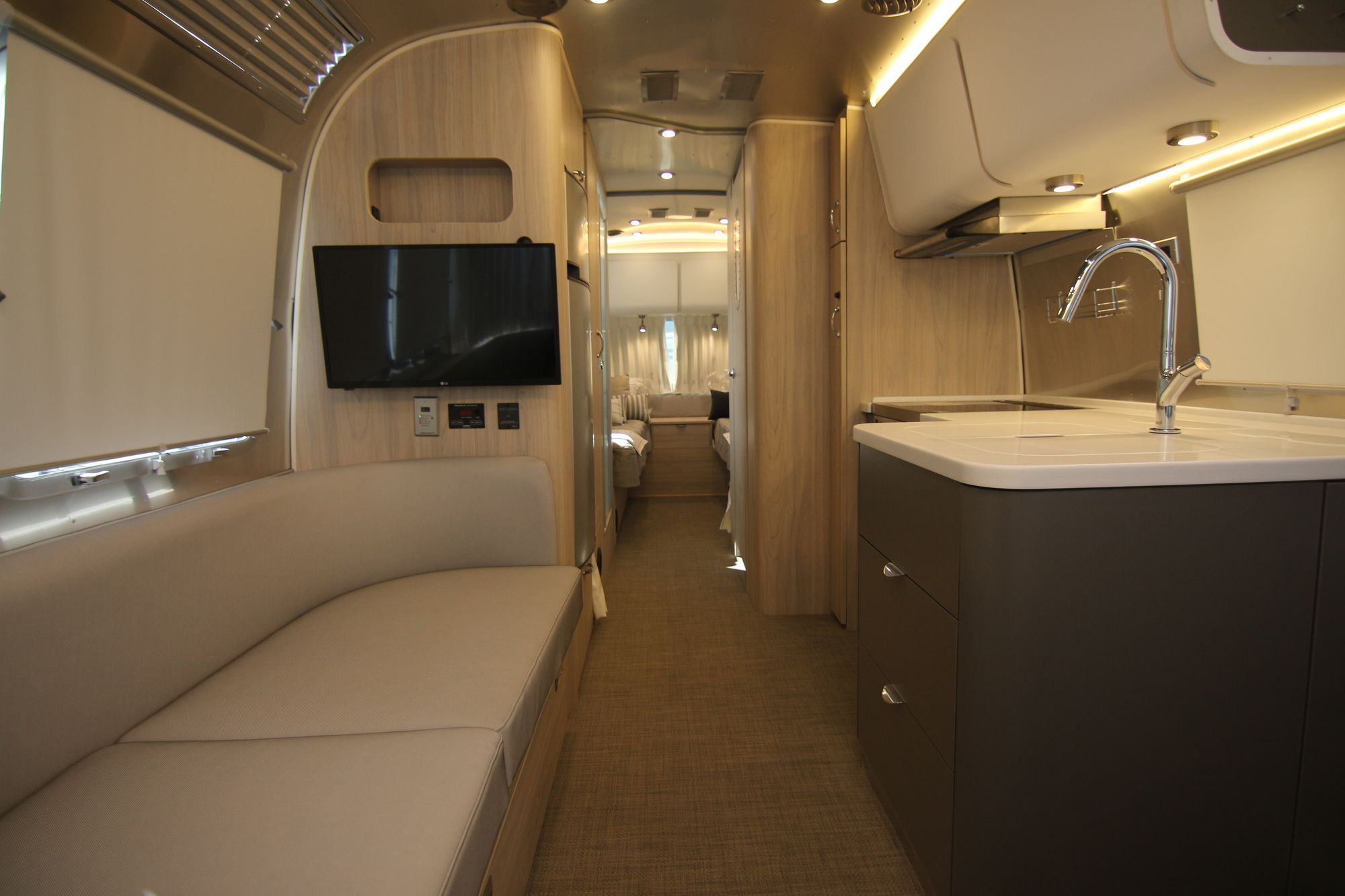 New 2020 Airstream Globetrotter 25FB Travel Trailer  For Sale