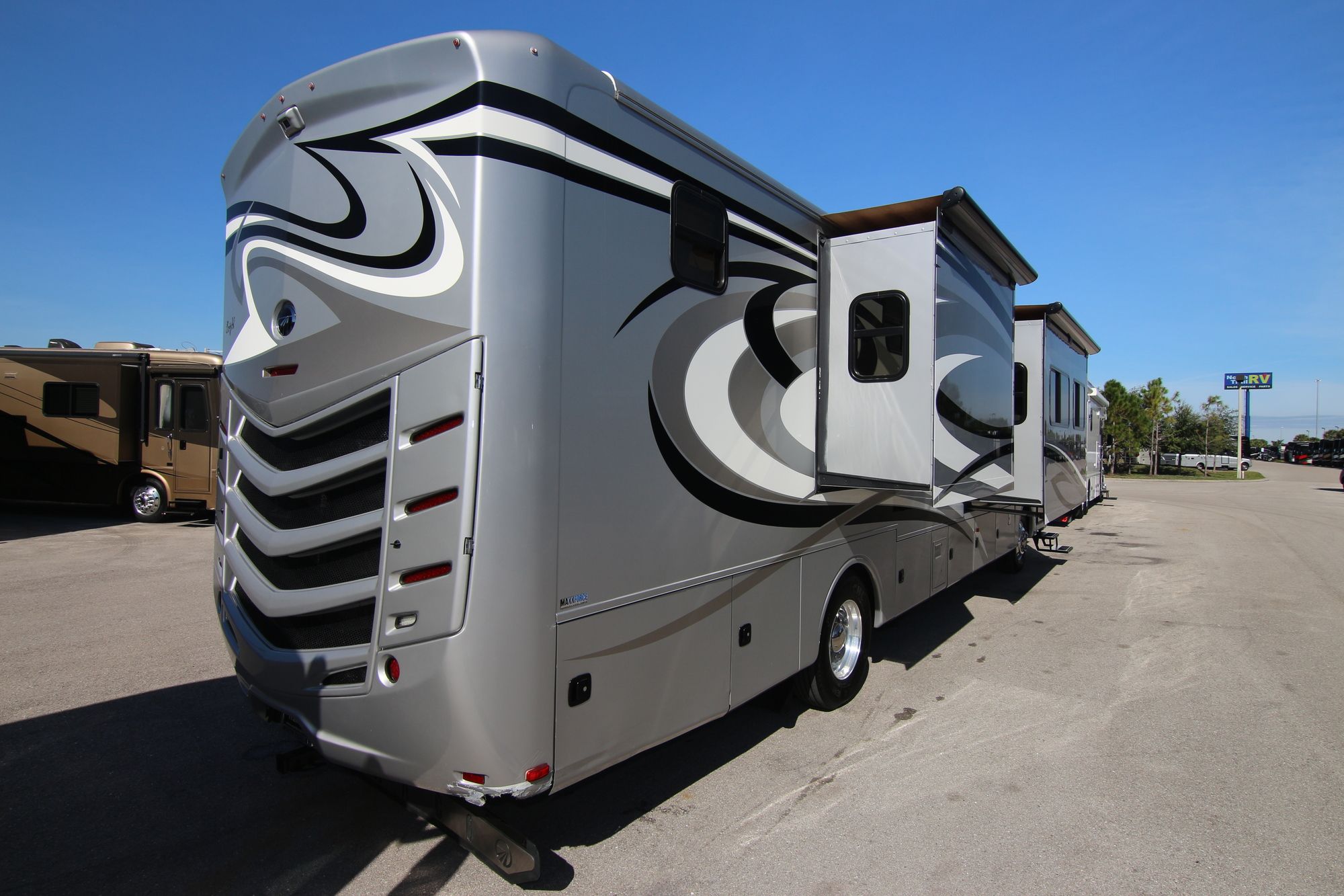 Used 2013 Monaco Knight 40DFT Class A  For Sale