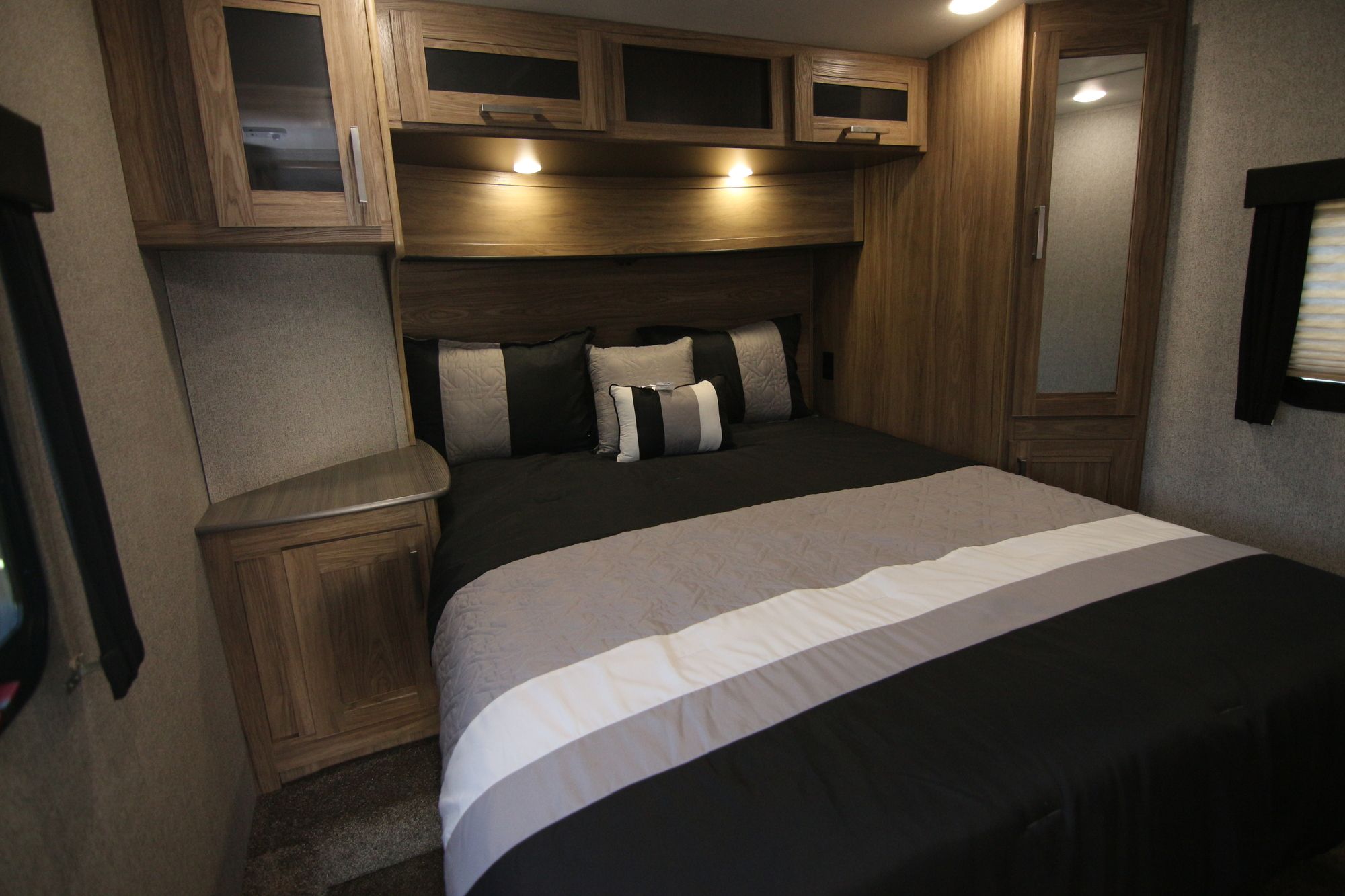 Used 2019 Dutchmen Endurance 3456 Fifth Wheel  For Sale