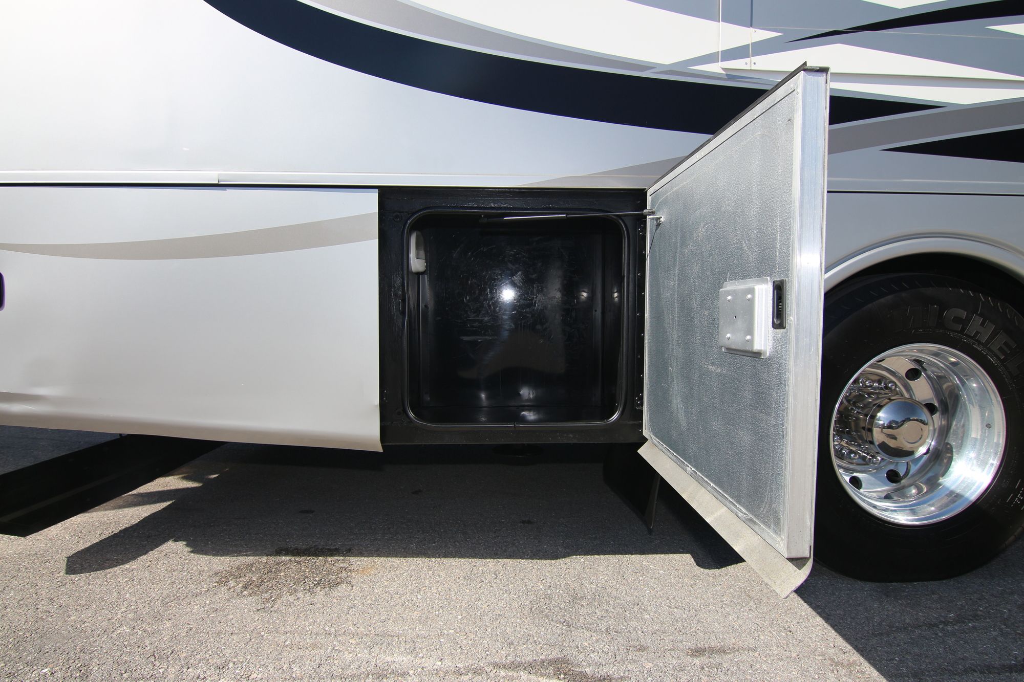 Used 2013 Monaco Knight 40DFT Class A  For Sale