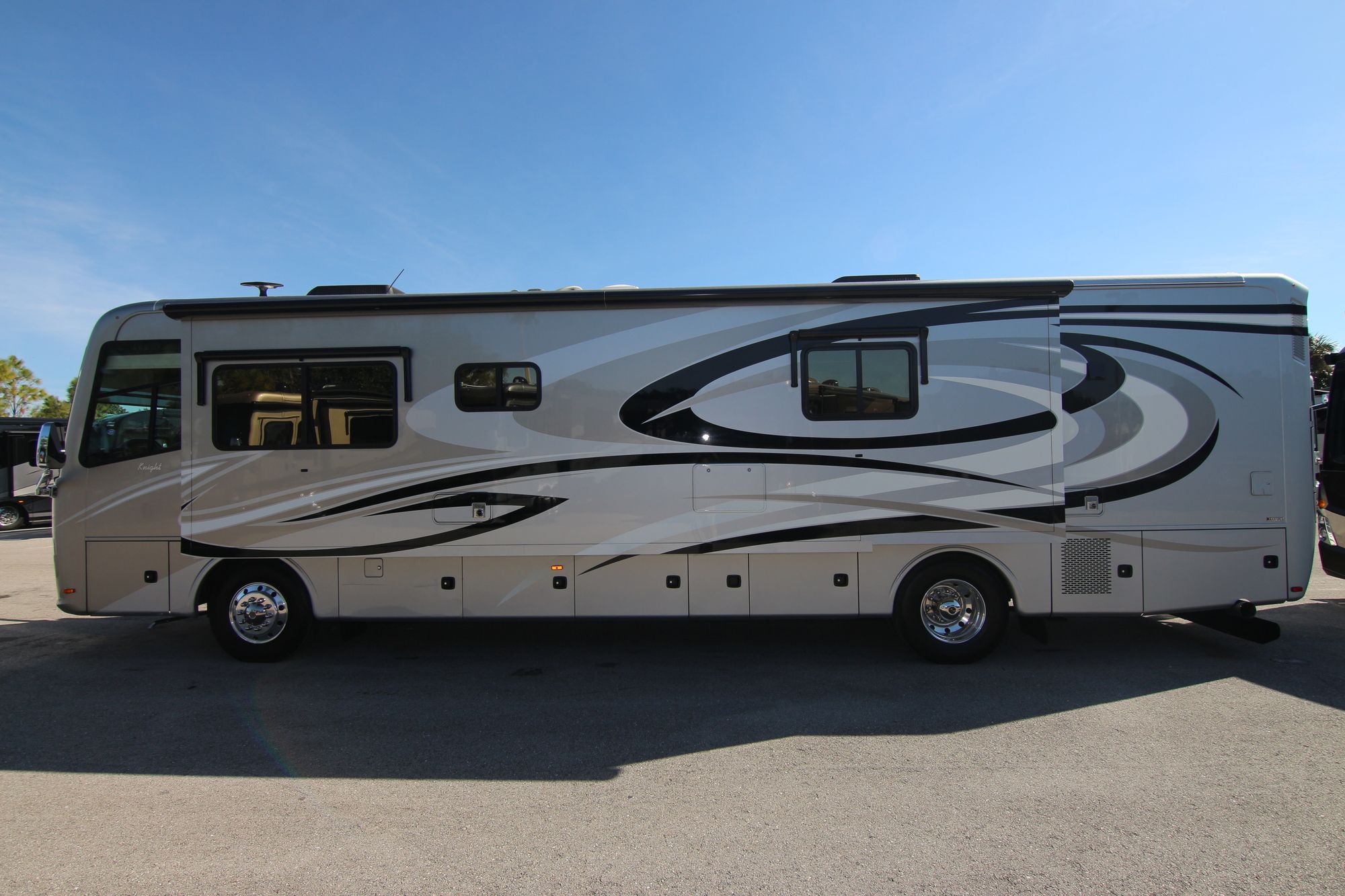 Used 2013 Monaco Knight 40DFT Class A  For Sale