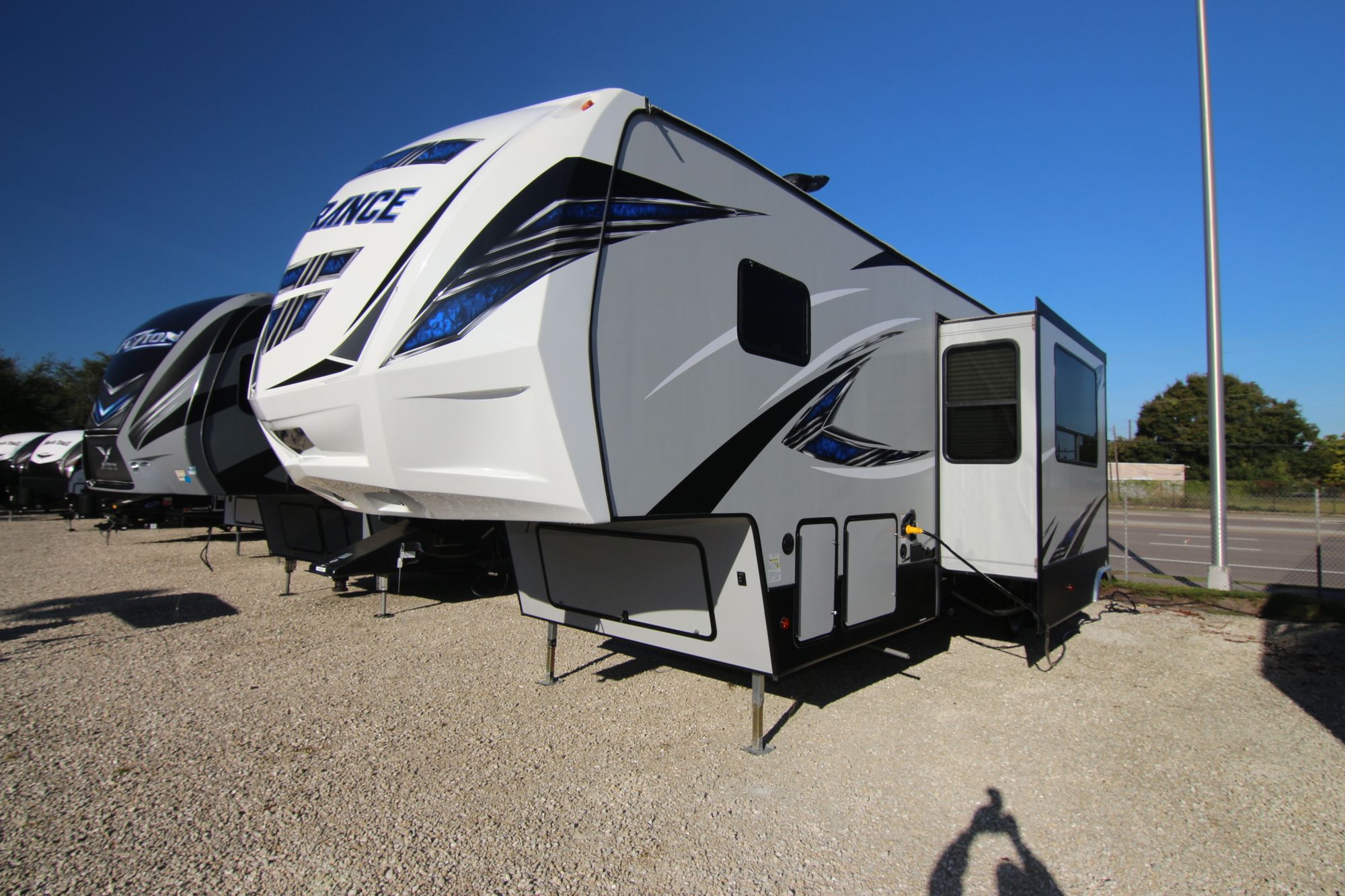 Used 2019 Dutchmen Endurance 3456 Fifth Wheel  For Sale