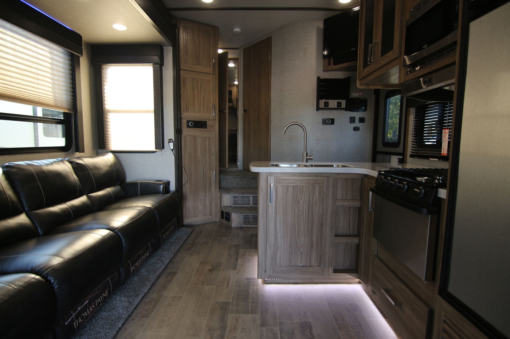 Used 2019 Dutchmen Endurance 3456 Fifth Wheel  For Sale