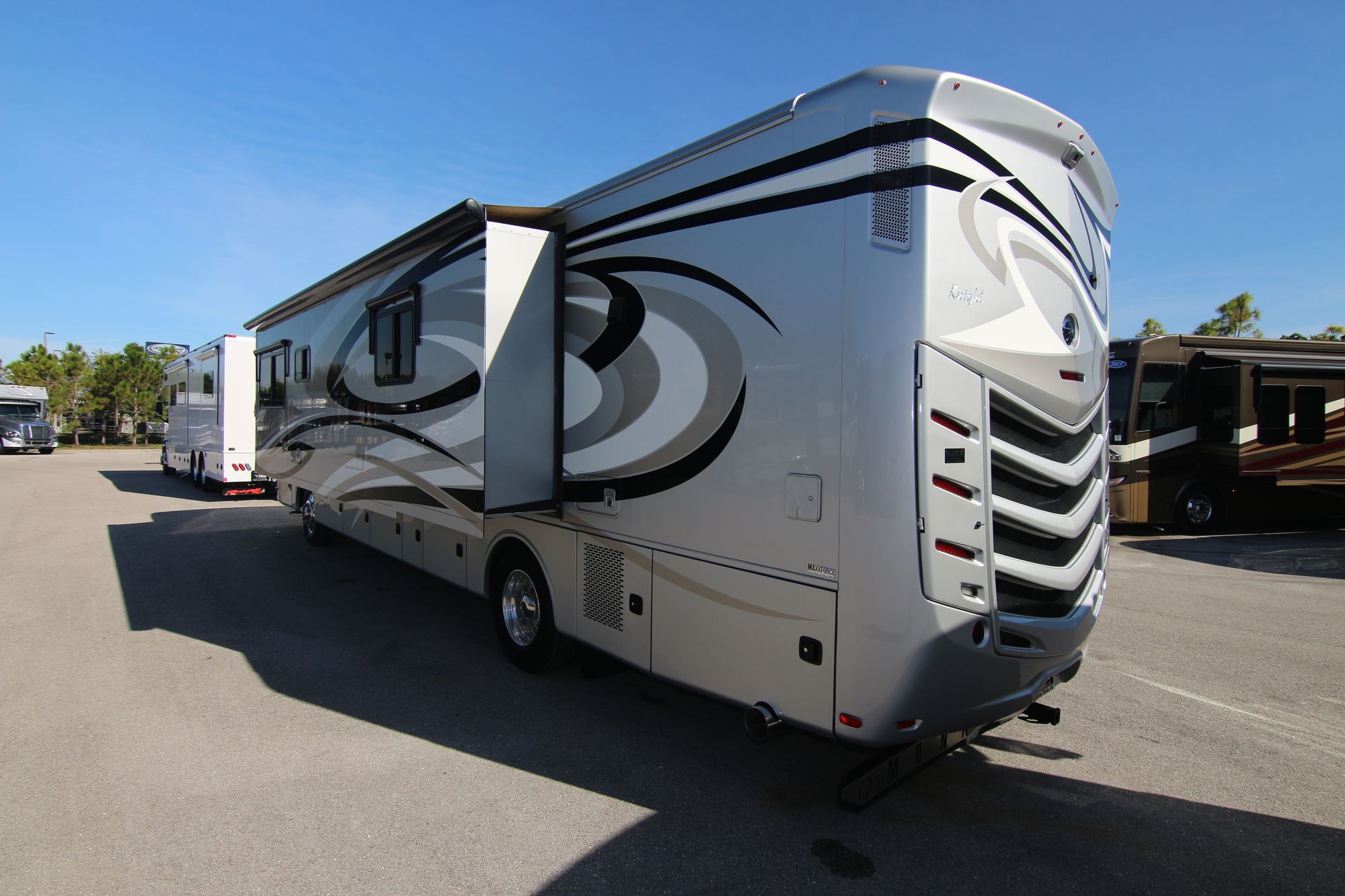 Used 2013 Monaco Knight 40DFT Class A  For Sale