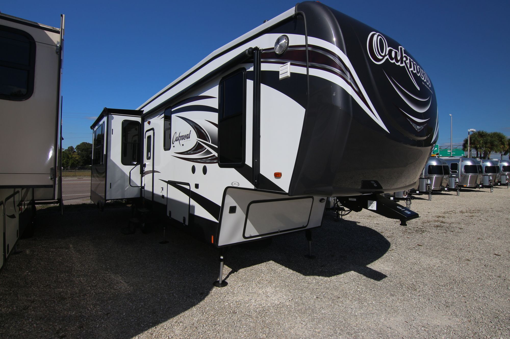 Used 2015 Heartland Rv Oakmont 345RS Fifth Wheel  For Sale