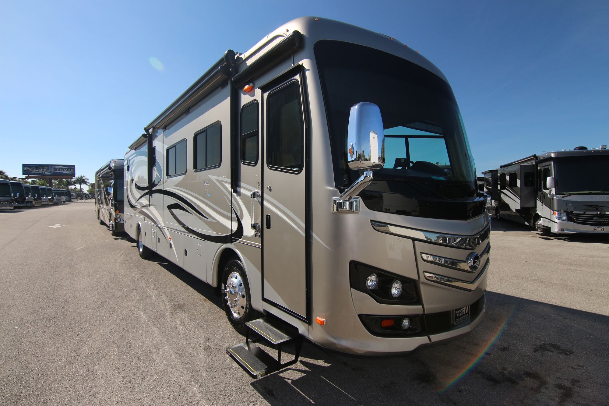 Used 2013 Monaco Knight 40DFT Class A  For Sale