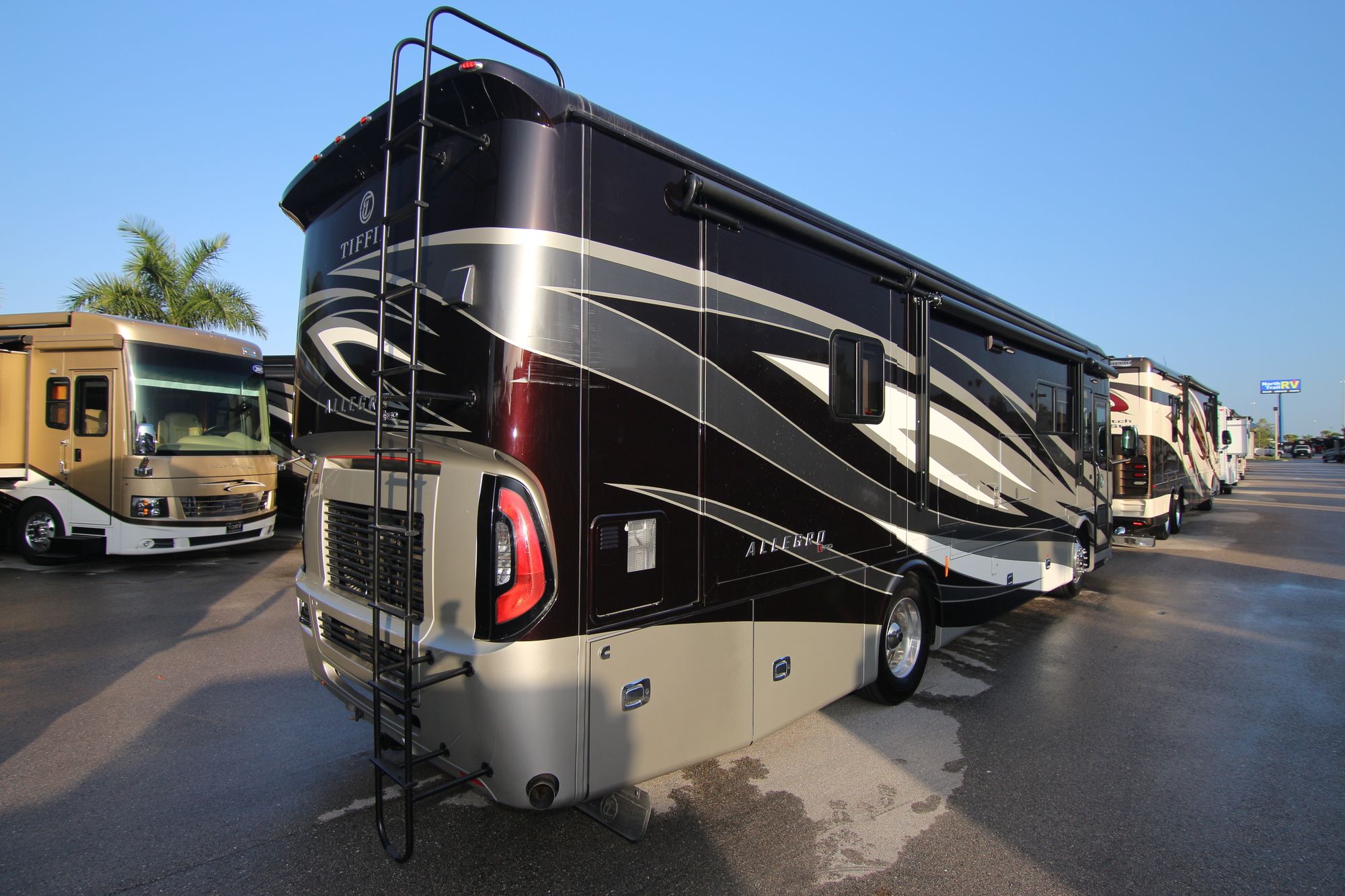 Used 2018 Tiffin Motor Homes Allegro Red 33AA Class A  For Sale