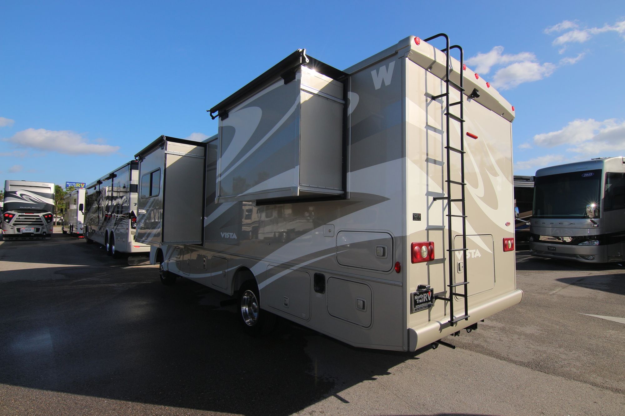 Used 2014 Winnebago Vista 27N Class A  For Sale