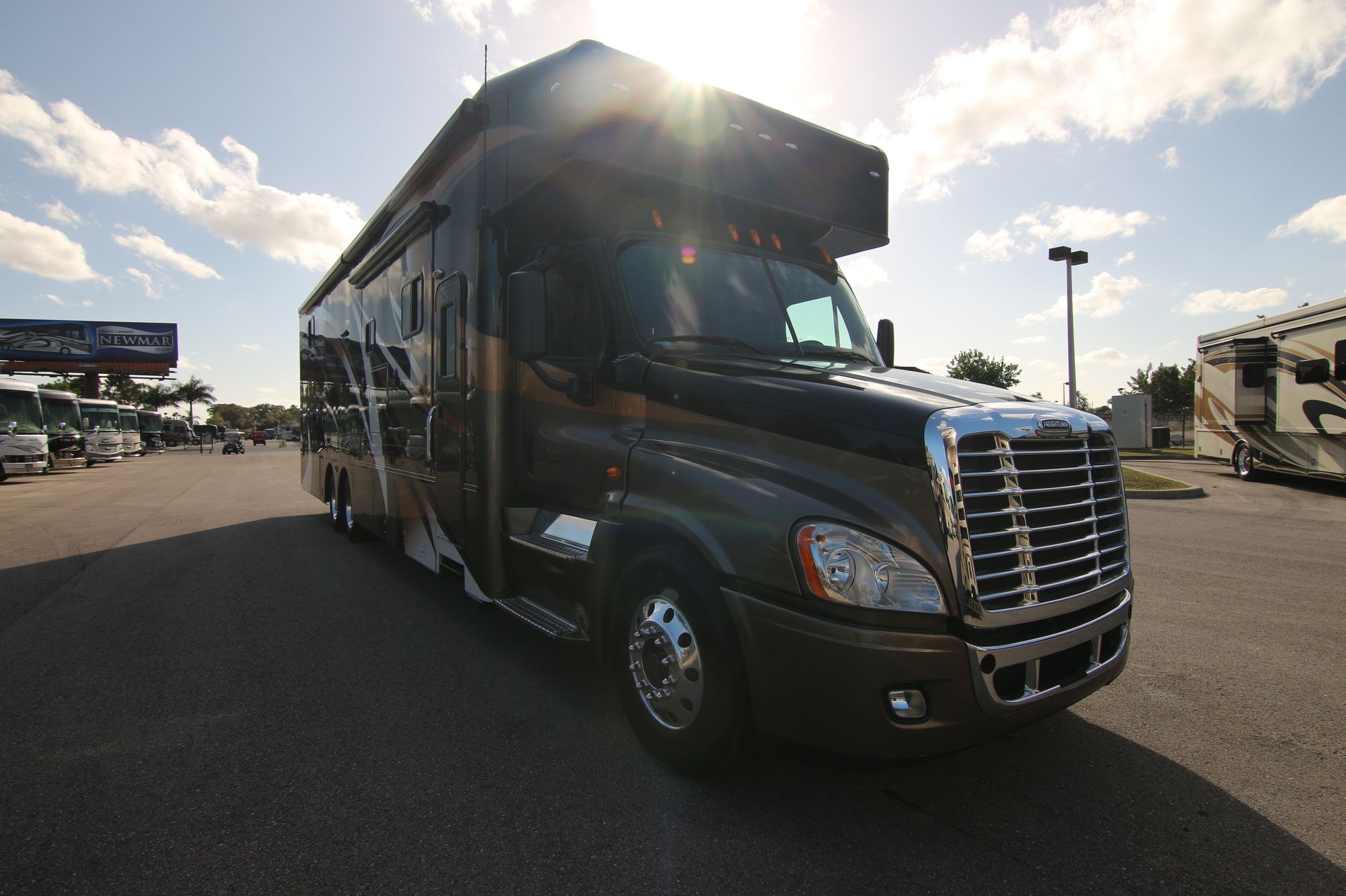 Used 2015 Show Hauler Garage Unit M-26/10GDSSL Super C  For Sale