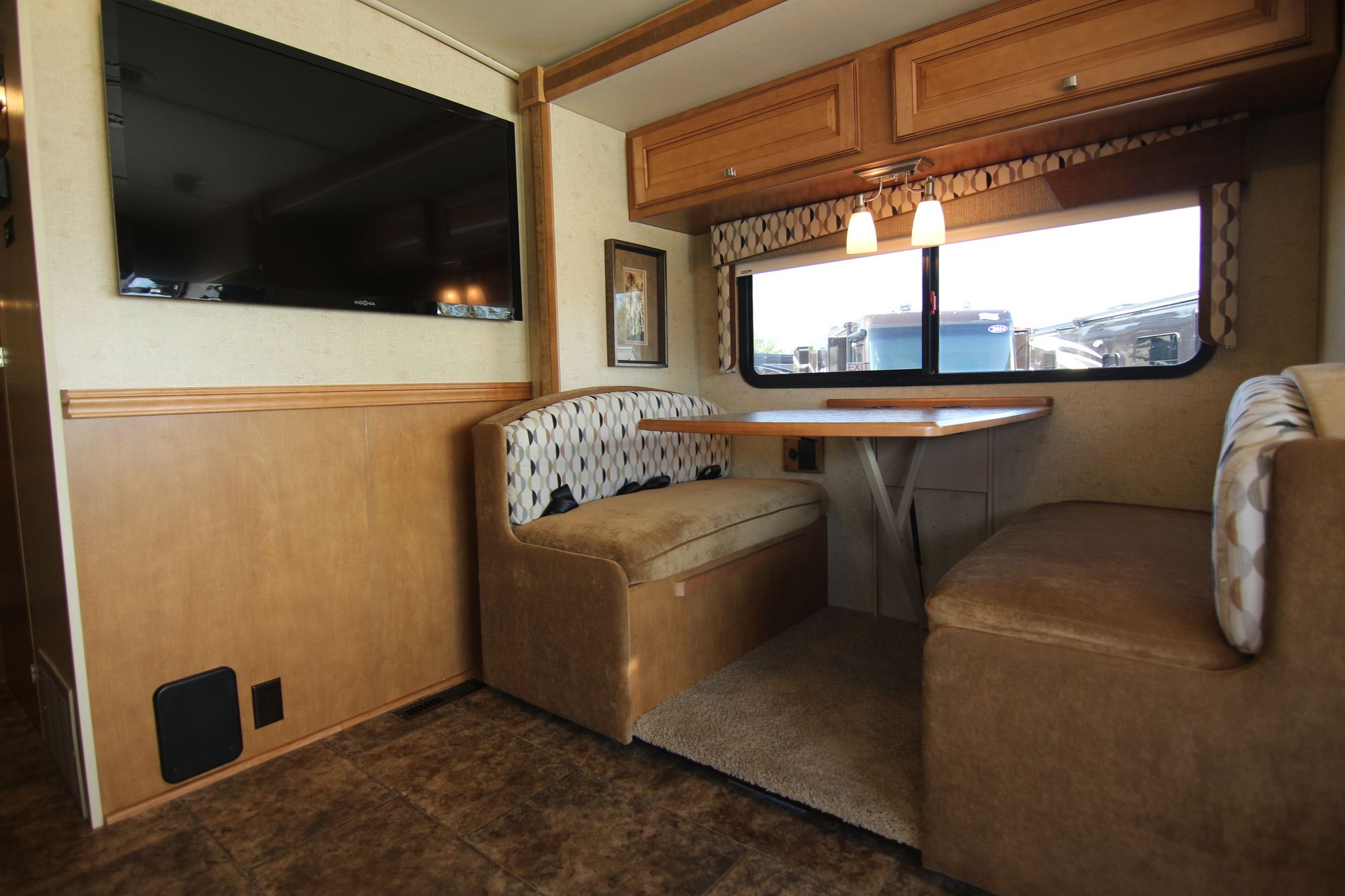 Used 2014 Winnebago Vista 27N Class A  For Sale