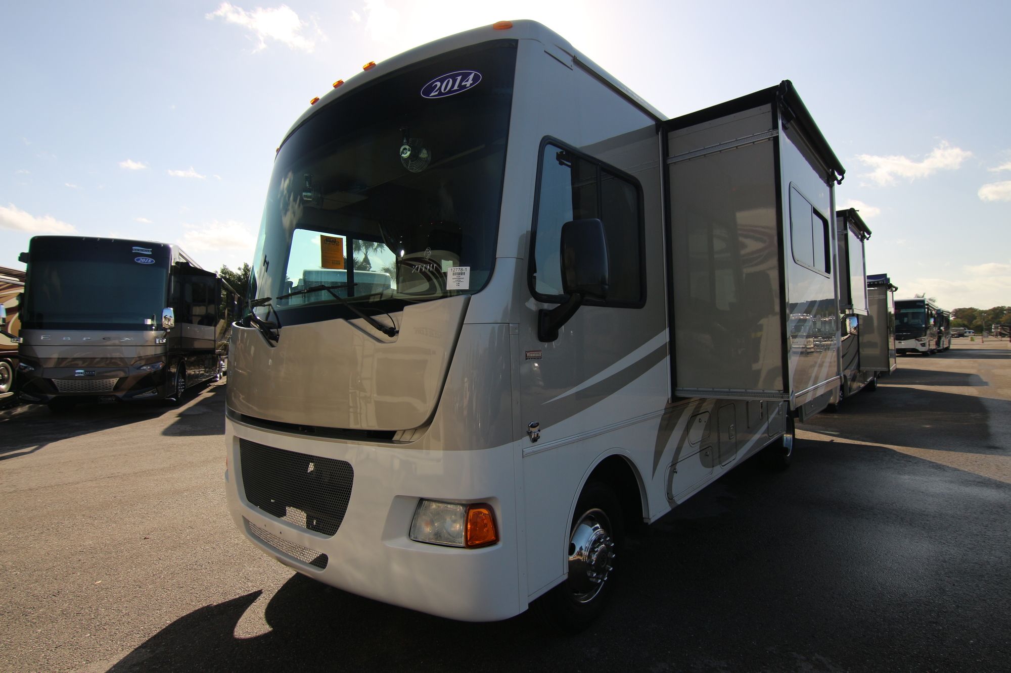 Used 2014 Winnebago Vista 27N Class A  For Sale