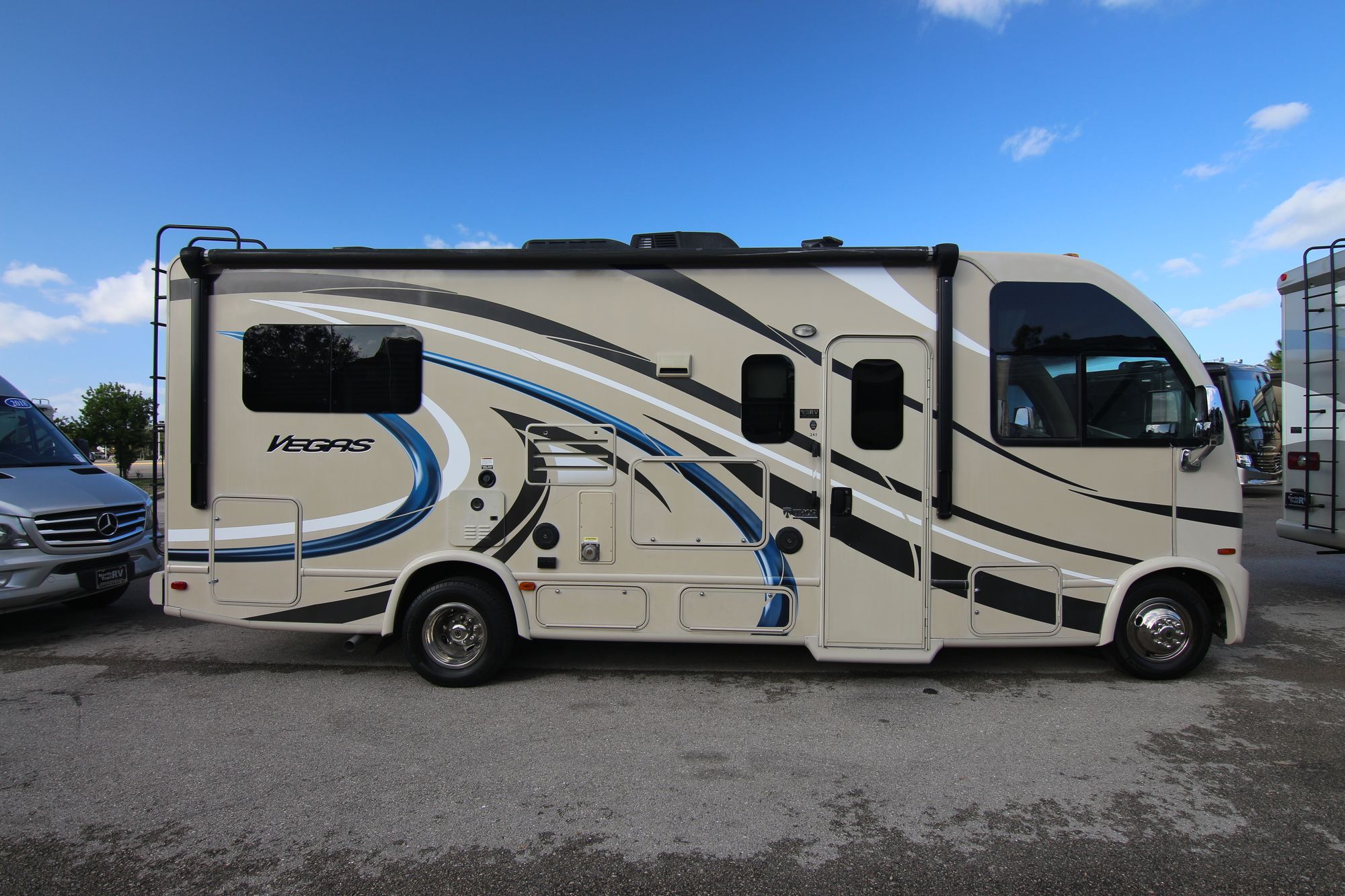 Used 2017 Thor Vegas 24.1 Class A  For Sale