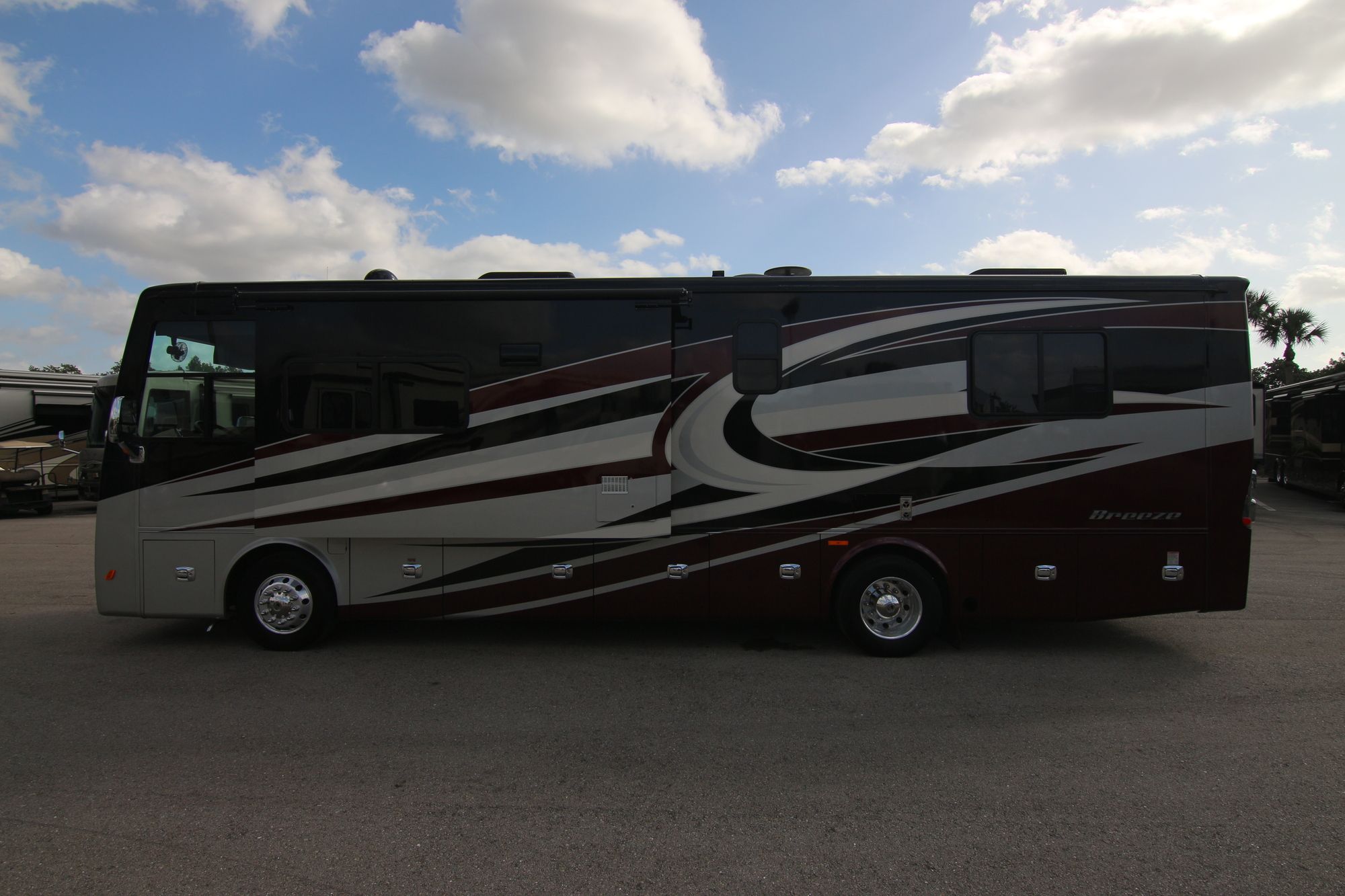 Used 2017 Tiffin Motor Homes Breeze 32BR Class A  For Sale