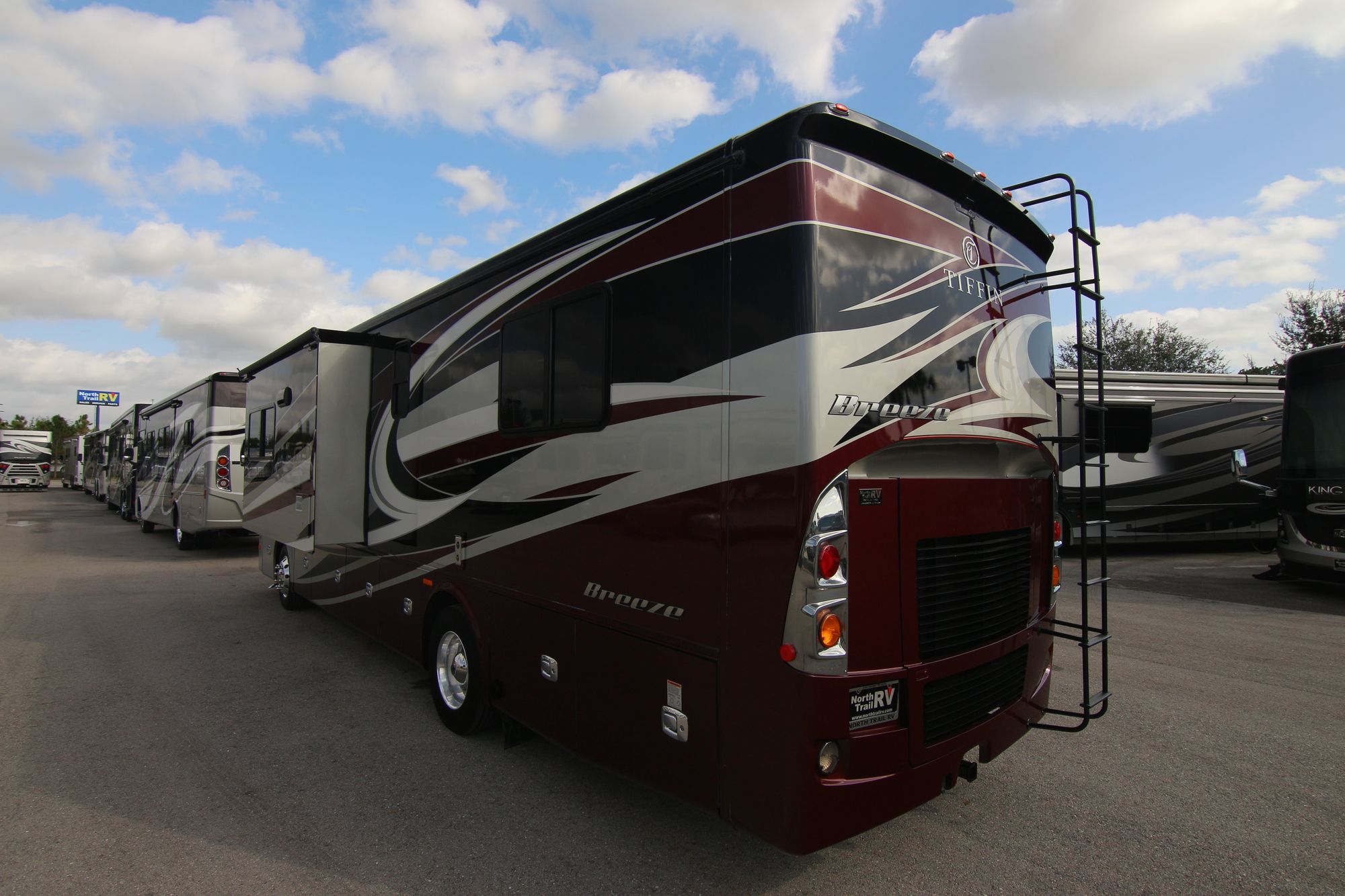 Used 2017 Tiffin Motor Homes Breeze 32BR Class A  For Sale