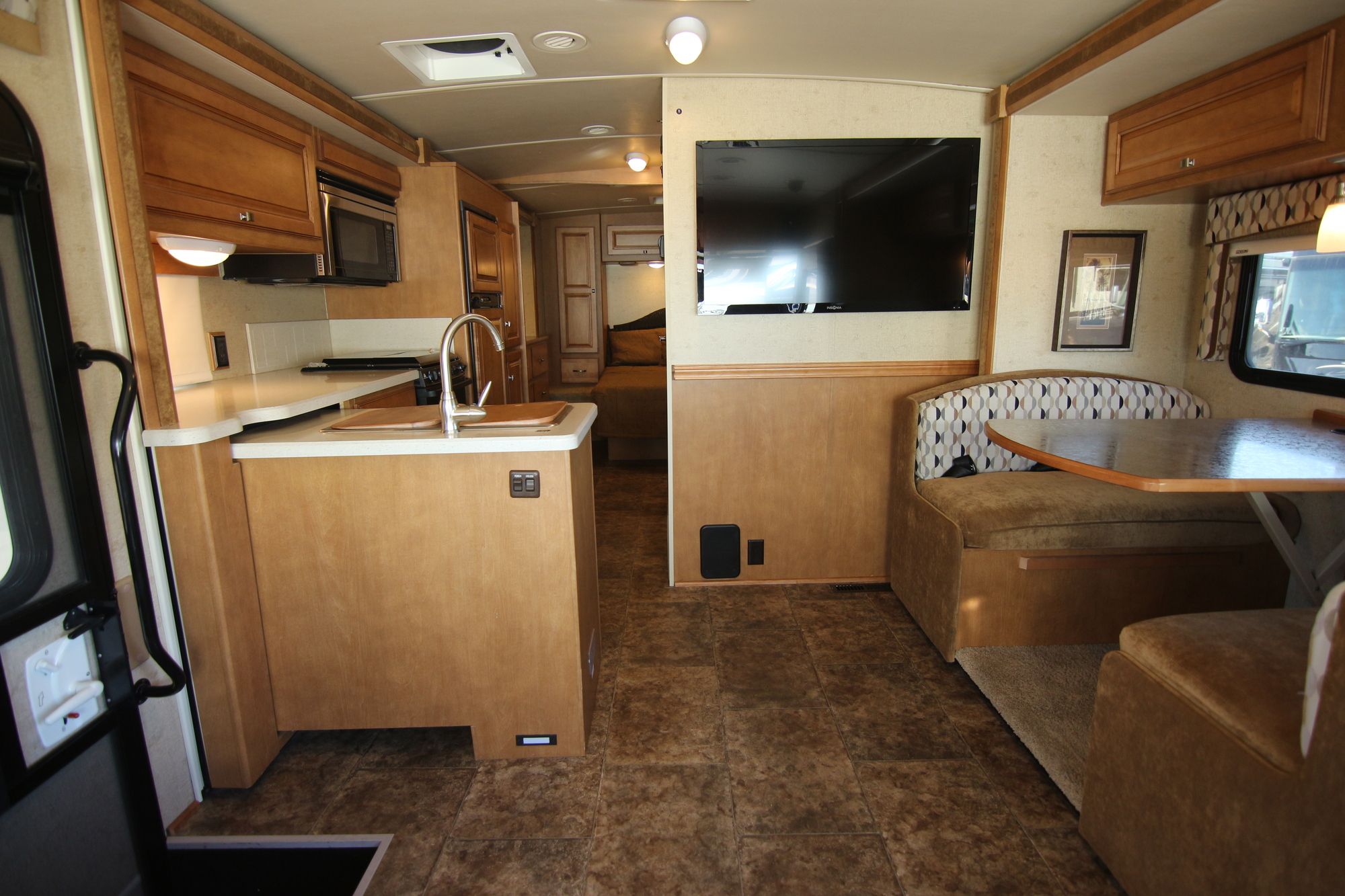 Used 2014 Winnebago Vista 27N Class A  For Sale