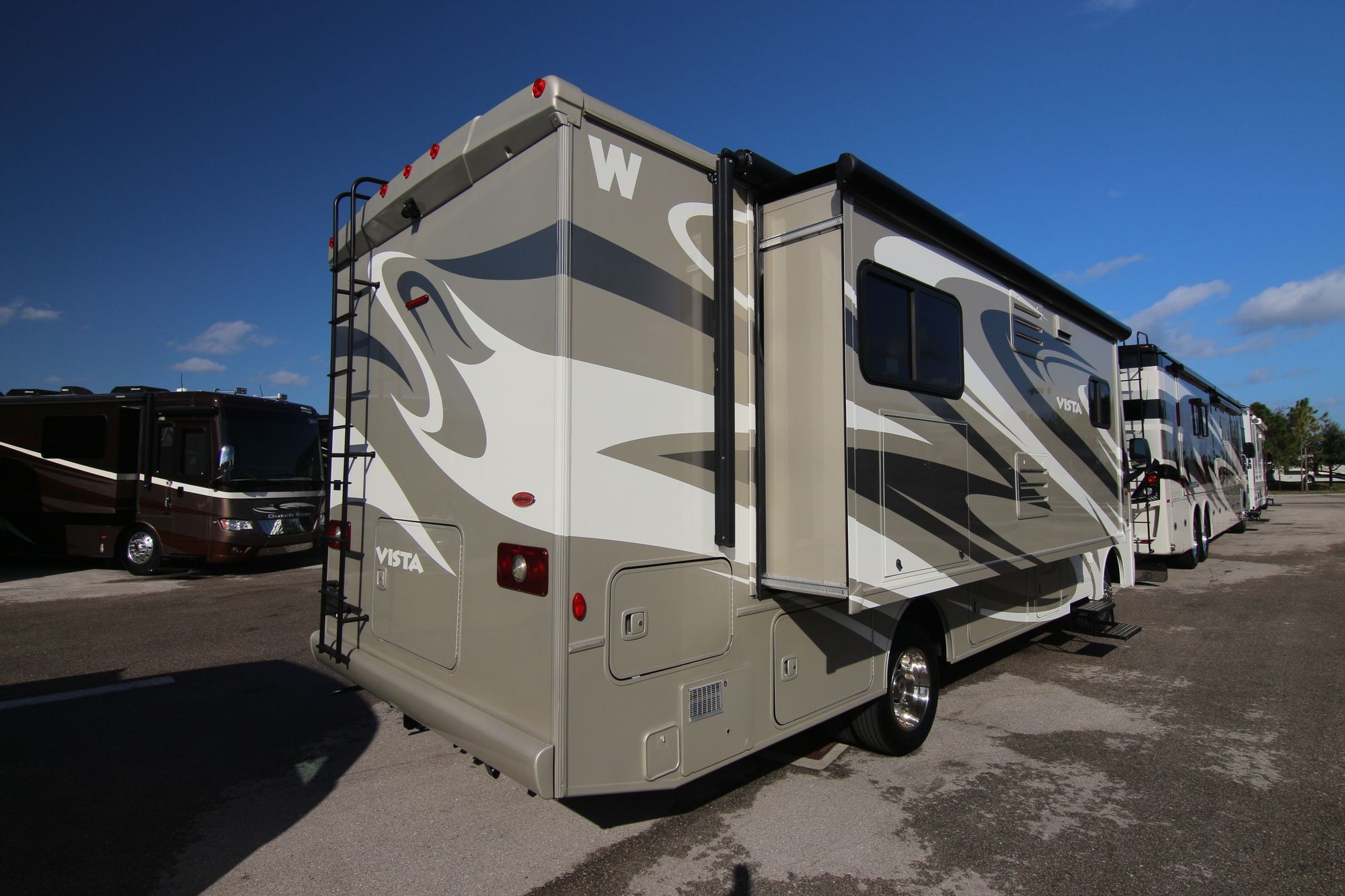 Used 2014 Winnebago Vista 27N Class A  For Sale